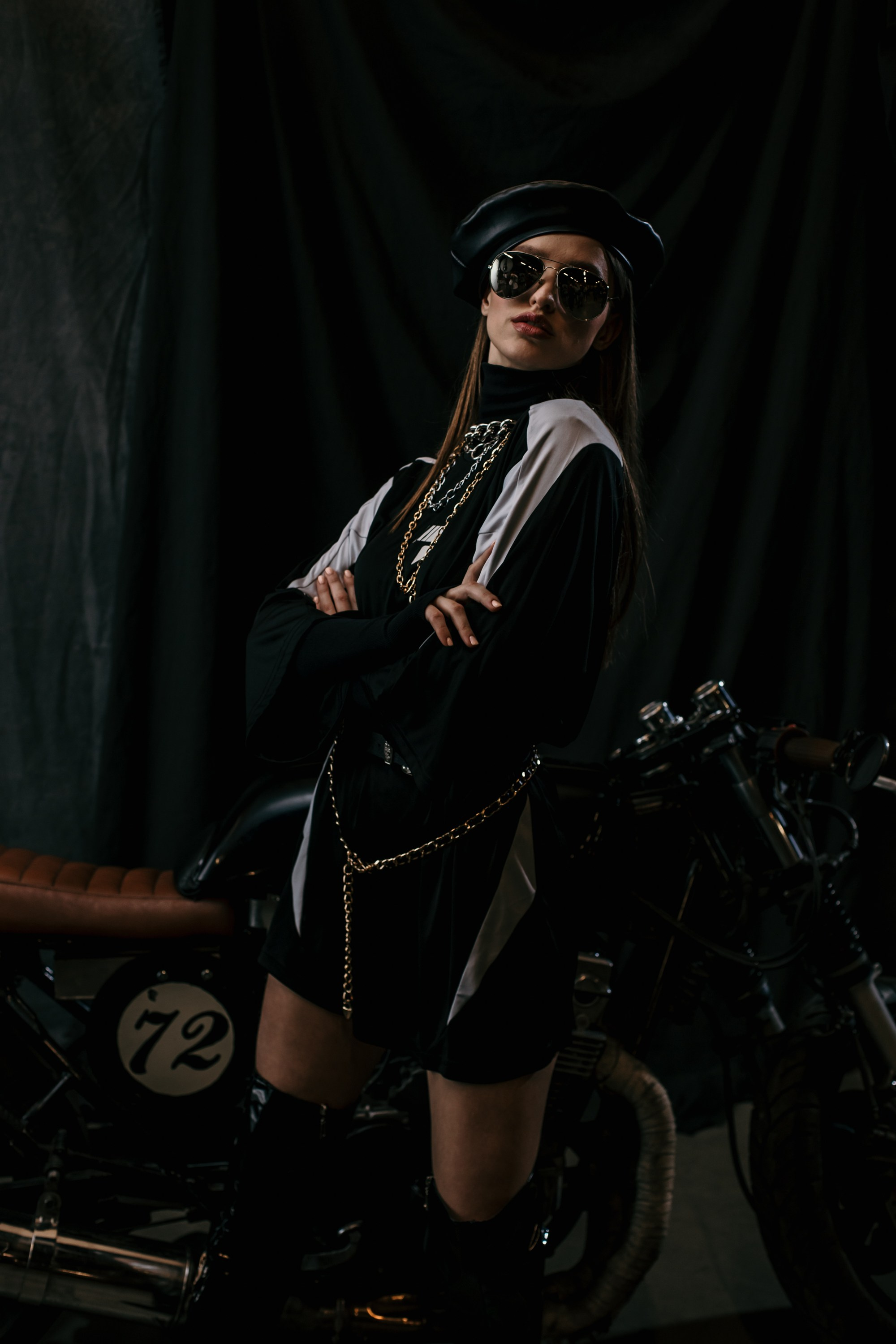 Девушки-байкеры — Фотосессия с мотоциклом в Питере. Свадебный, семейный, портретный, репортажный фотограф в Санкт-Петербурге