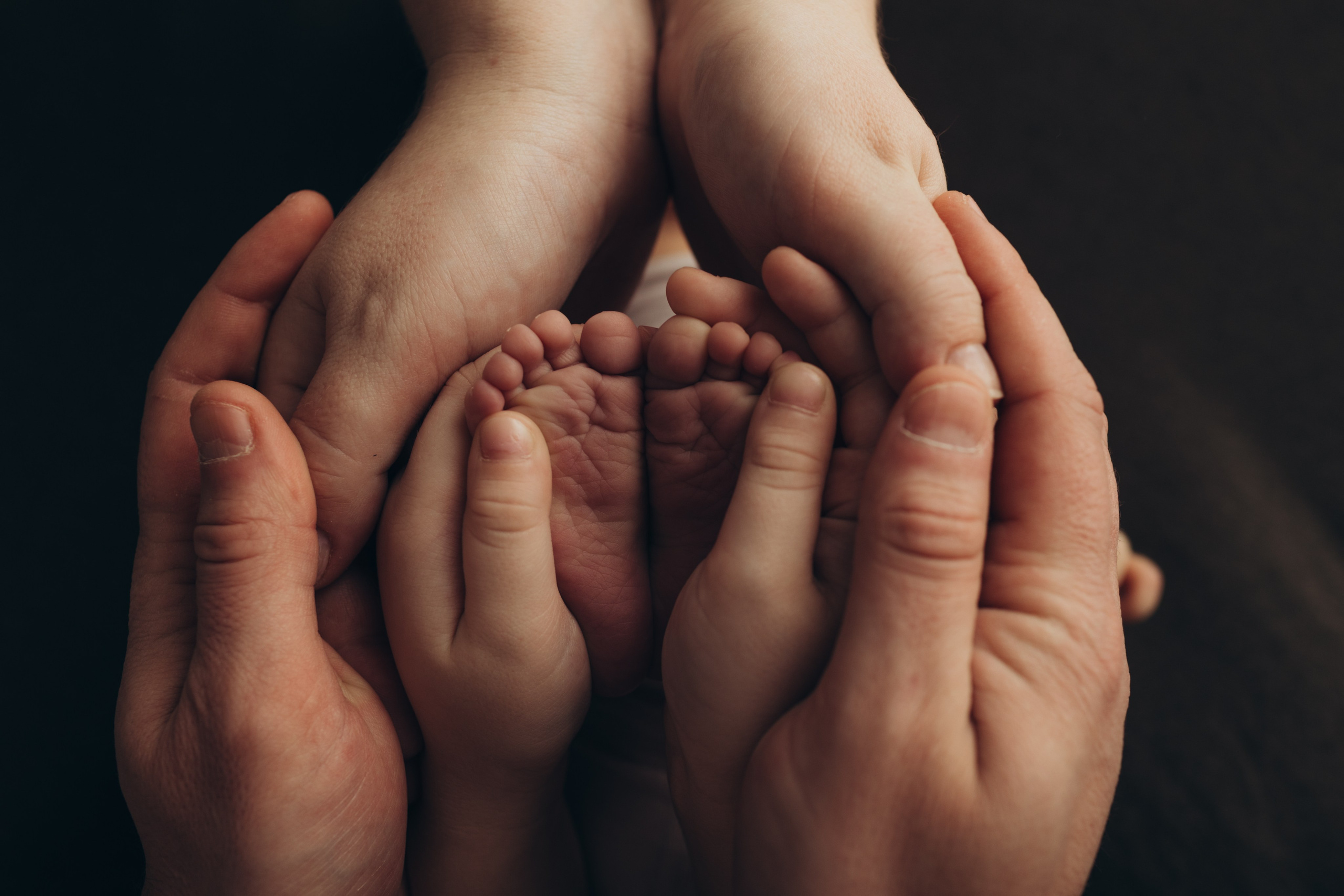 Newborn (фотосессия новорожденных). Фотостудия для новорожденных и малышей в Твери — На ручки