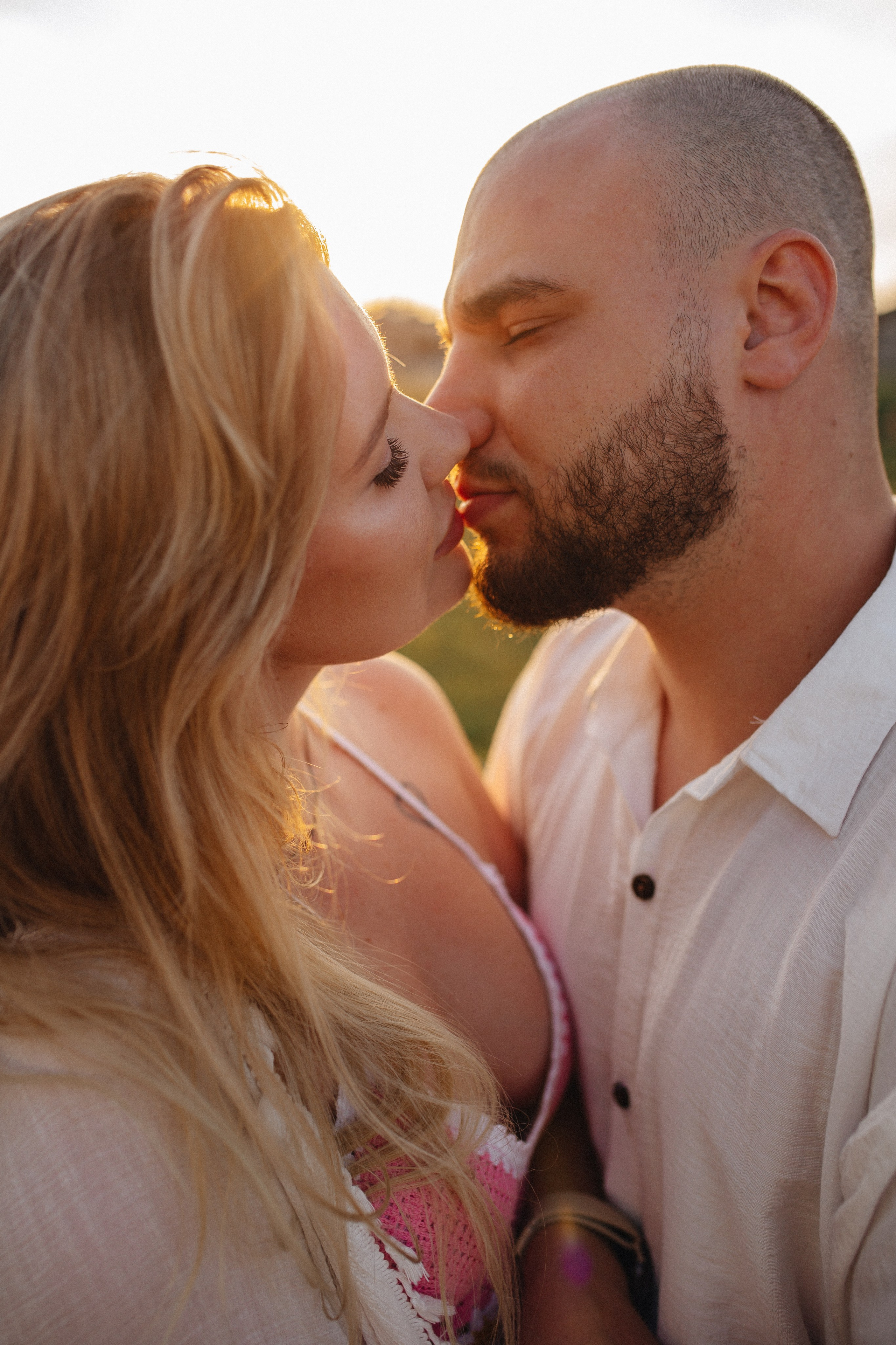 Летним вечером на пляже. Свадебный фотограф Новосибирск