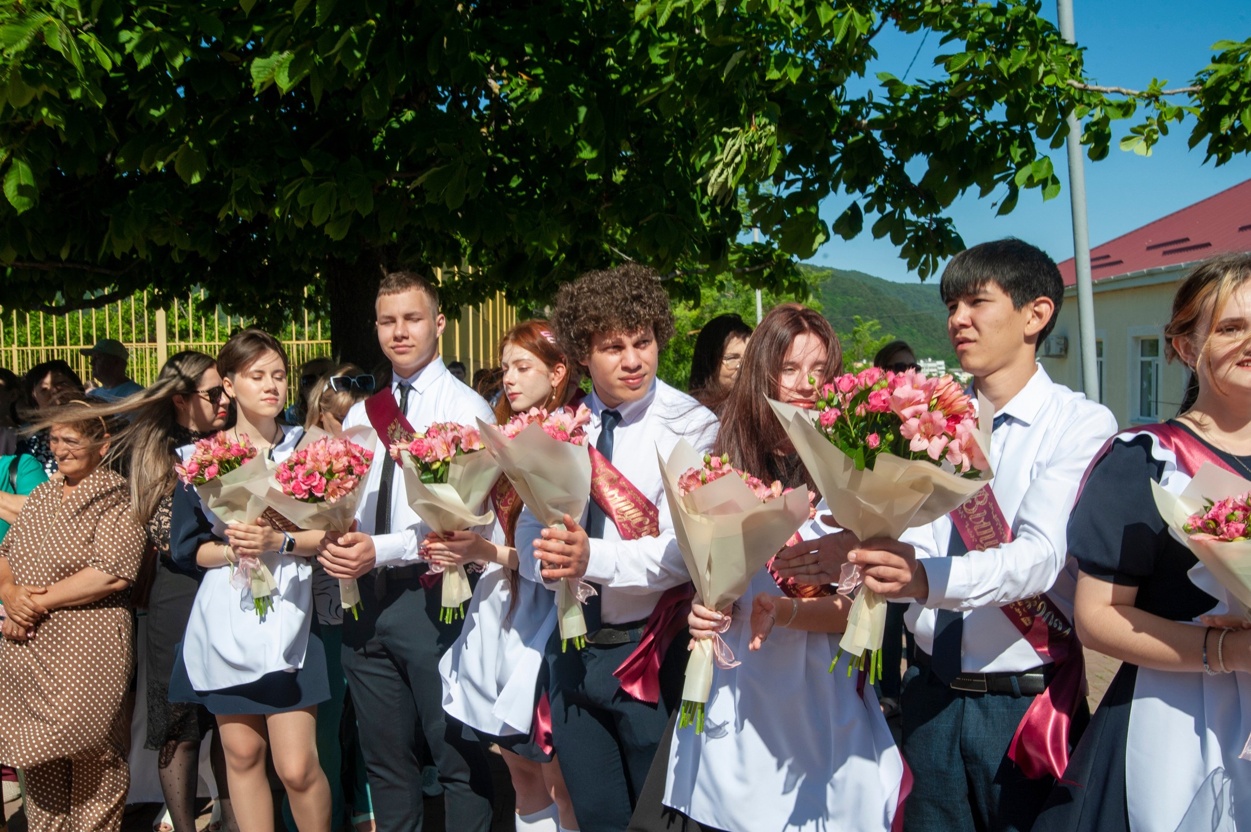 Последний Звонок МАОУ СОШ № 17 им. Эдуарда Есаяна — Архипо-Осиповка. Свадебный и семейный фотограф Денис Лукьянов в Краснодаре, Краснодарском крае и Республике Крым