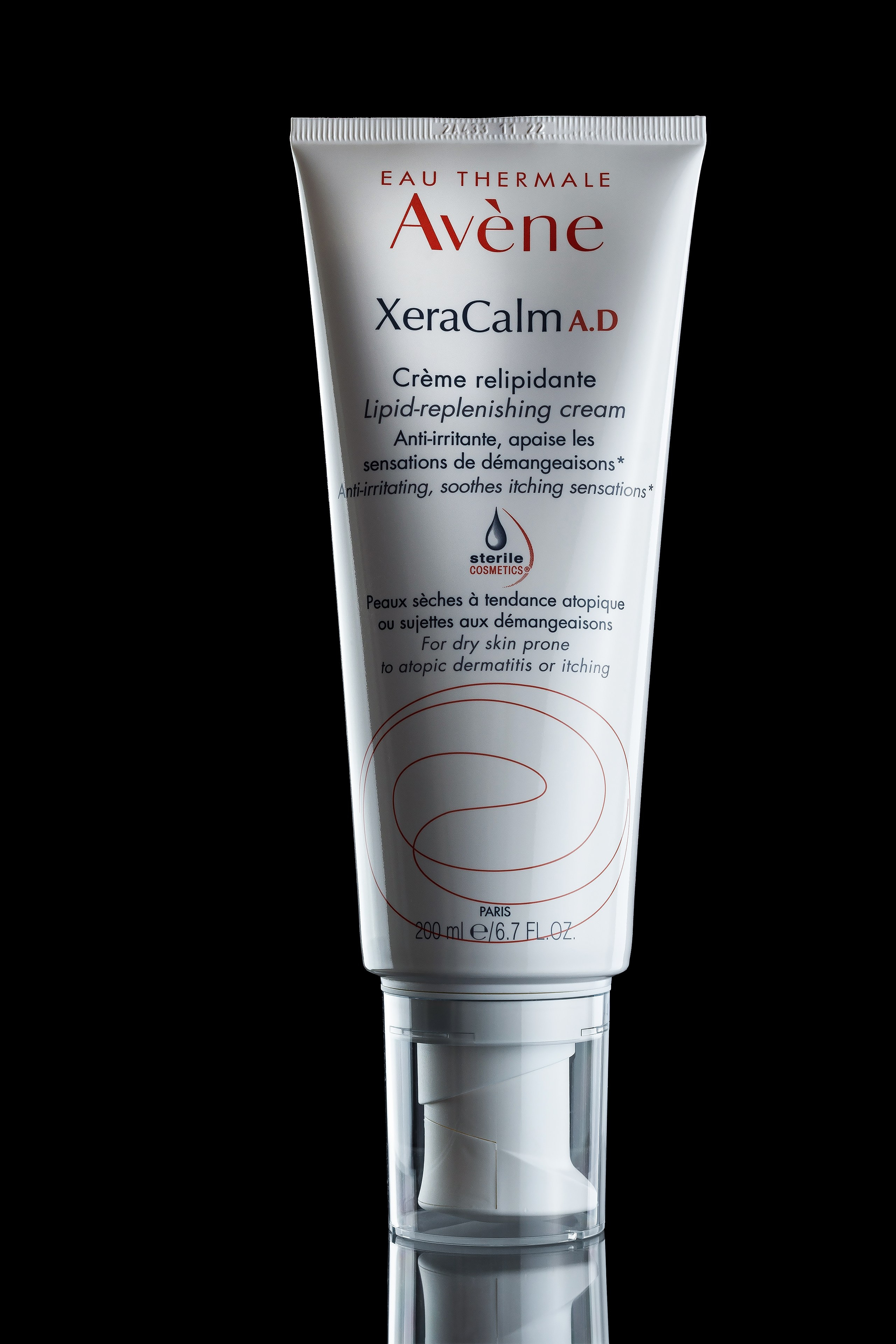 Крем для тела фото предмета чёрный фон