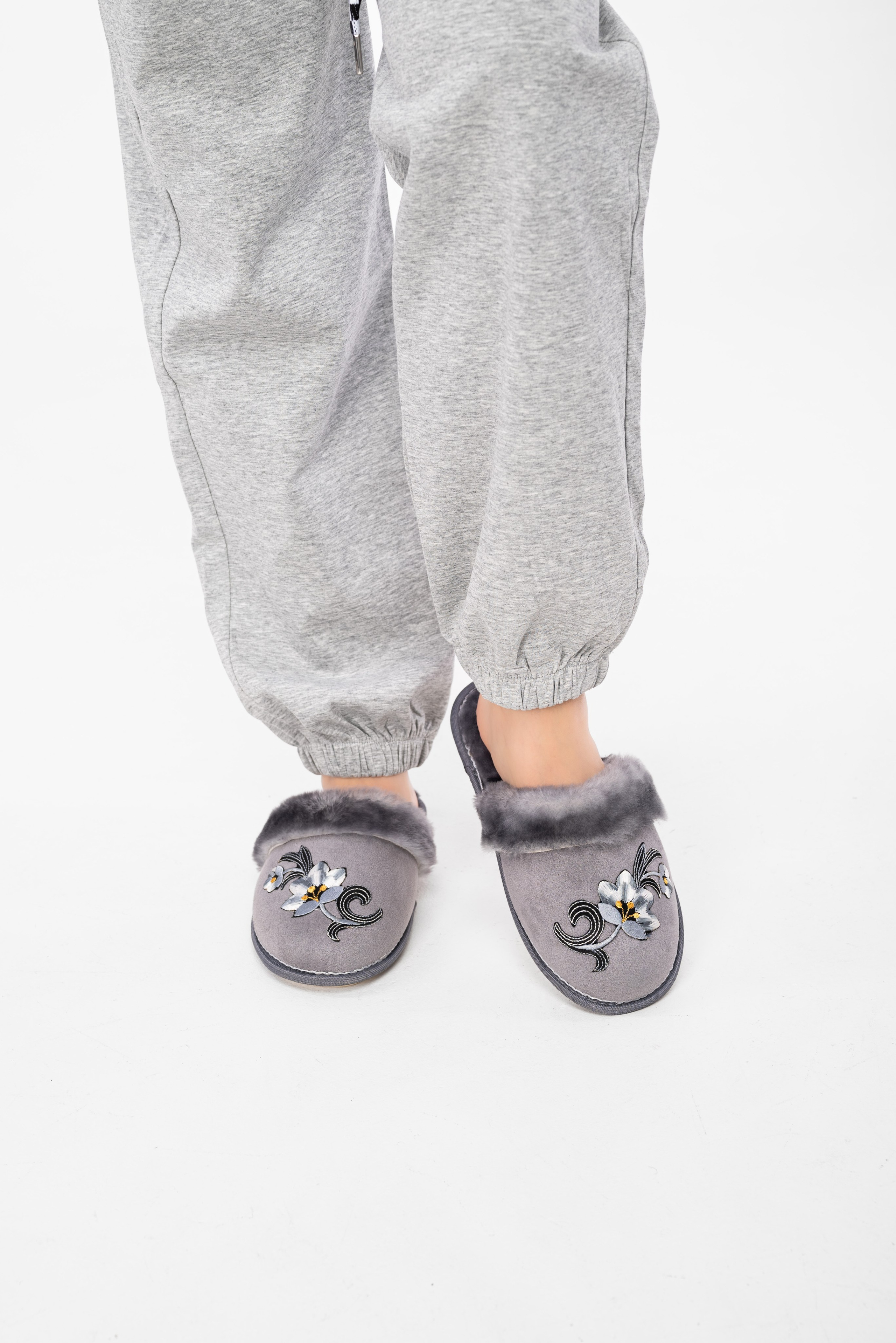 Тапочки и чуни. Предметный фотограф, фото для маркетплейсов Пятигорск, КМВ