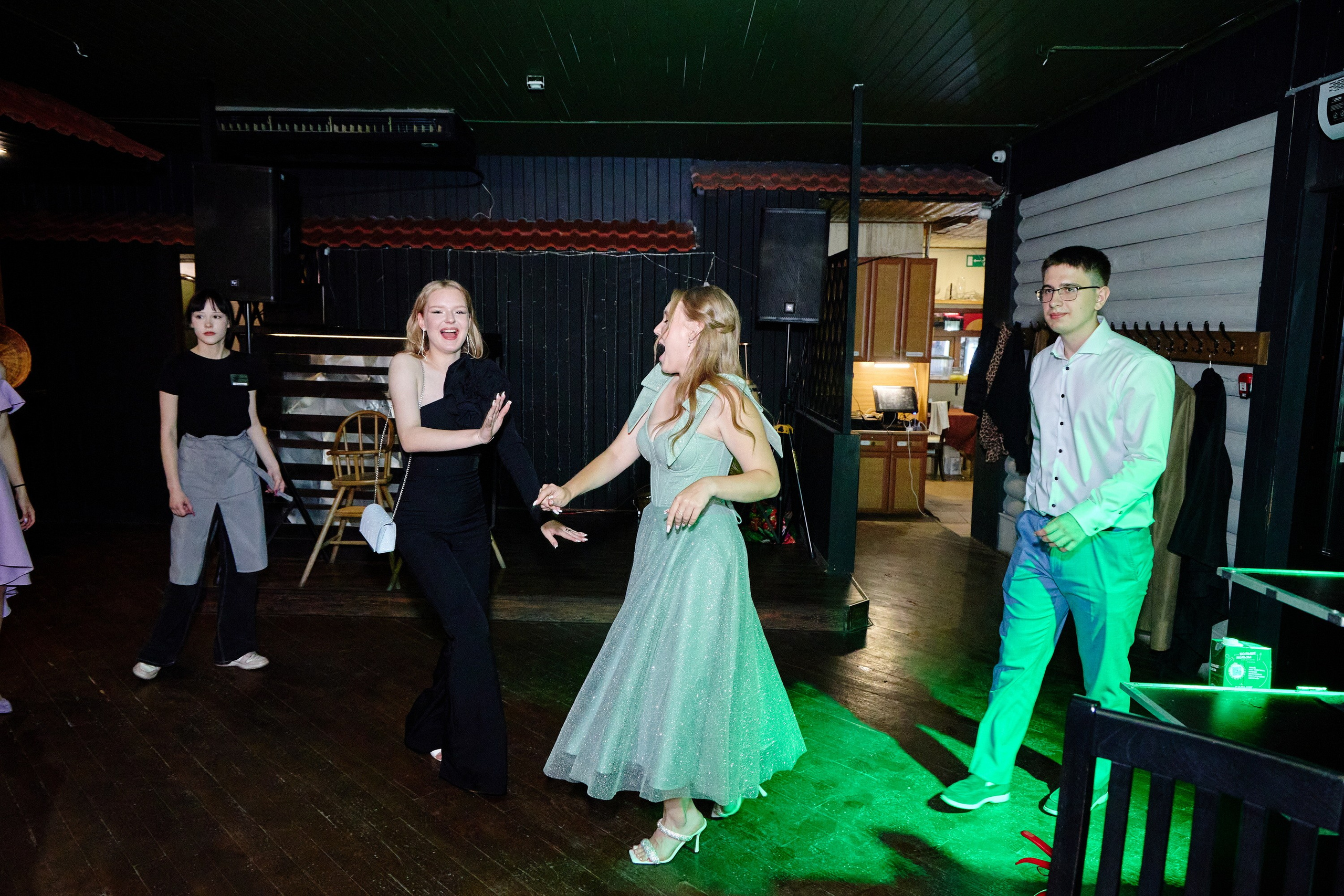 Выпускной 35 Сош. Фотограф Выпускные альбомы Таганрог Сергей Коробченко