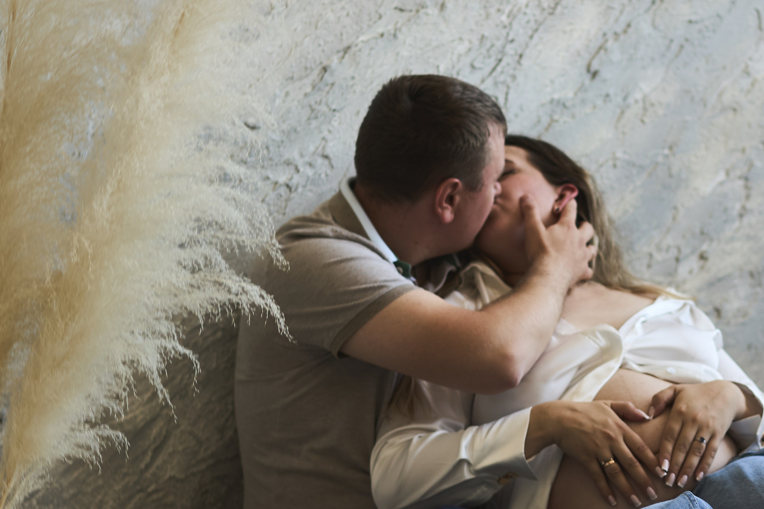 Семейная съемка беременность в студии. Фотограф Екатеринбург Кокшарова Александра