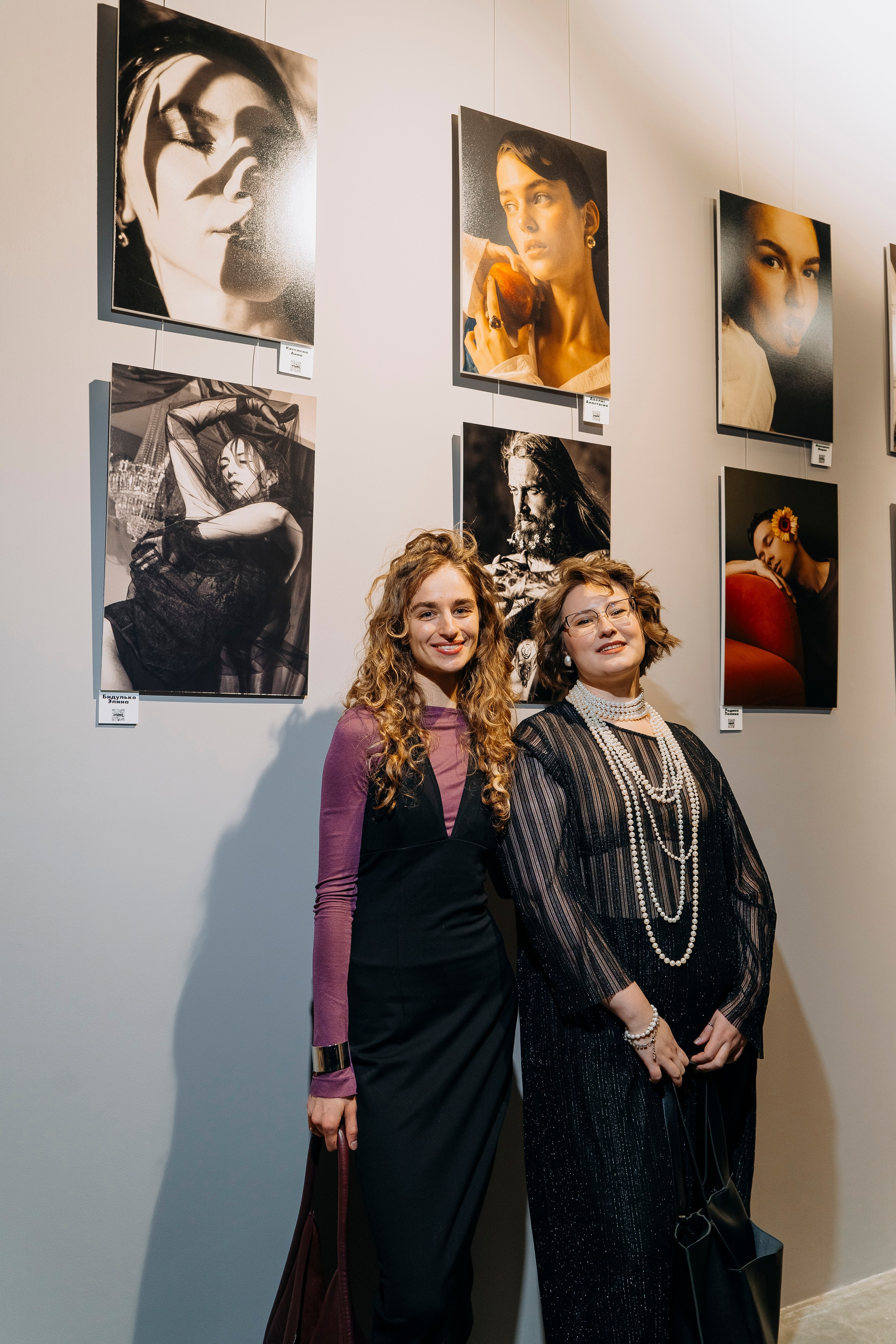 Вернисаж фотовыставки MFamilia «Гармония различий». Организация фотовыставок в Петербурге и Москве, MFamilia (МФамилия)