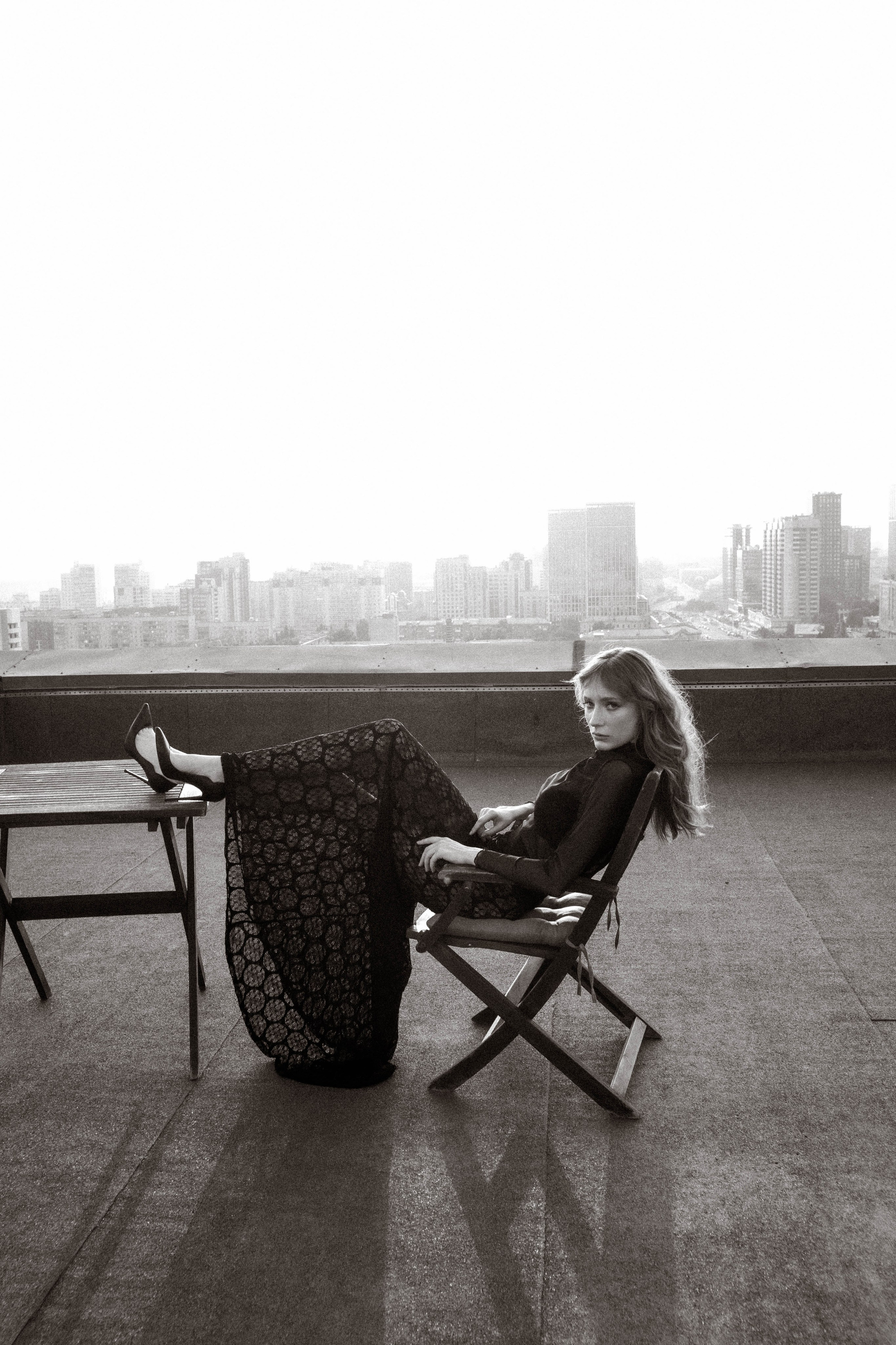 Агата съёмка на крыше. Анастасия Головерова профессиональный фотограф в Новосибирске, фотосессия под ключ в Новосибирске