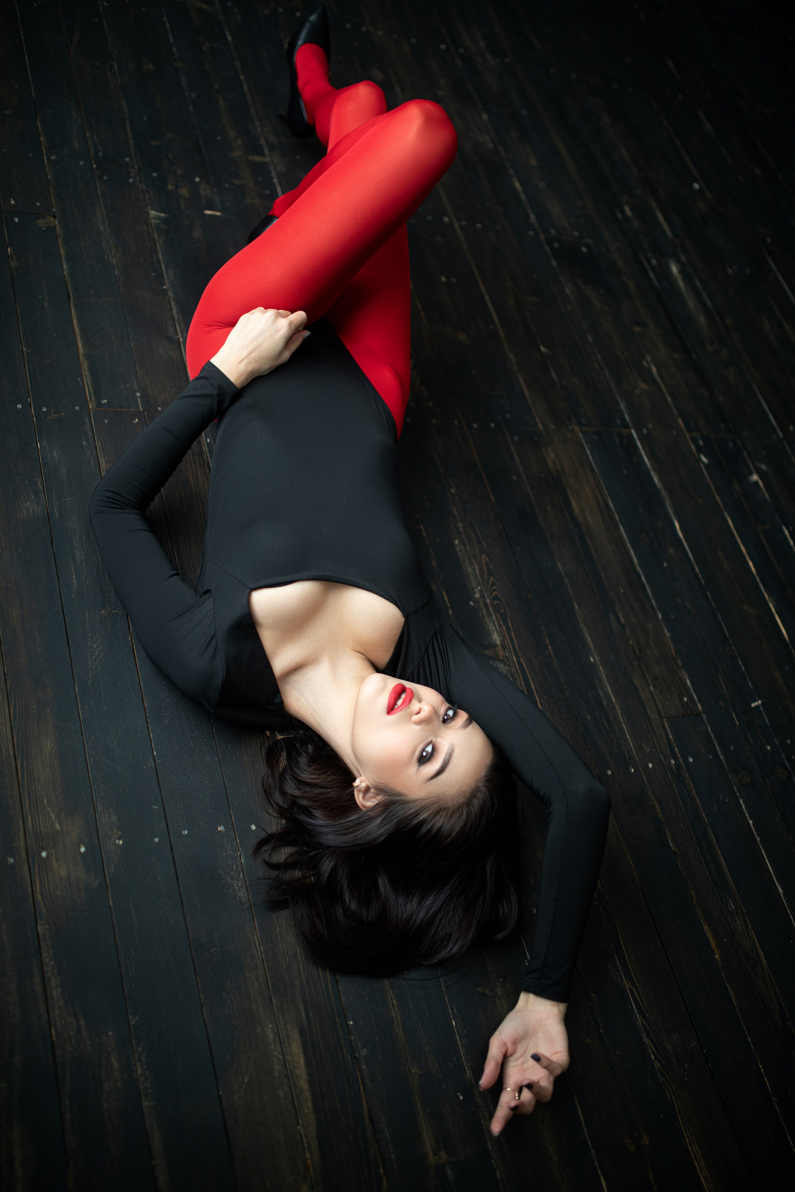 Фотосет с Марианной в студии с минимальным интерьером в формате для «себя»