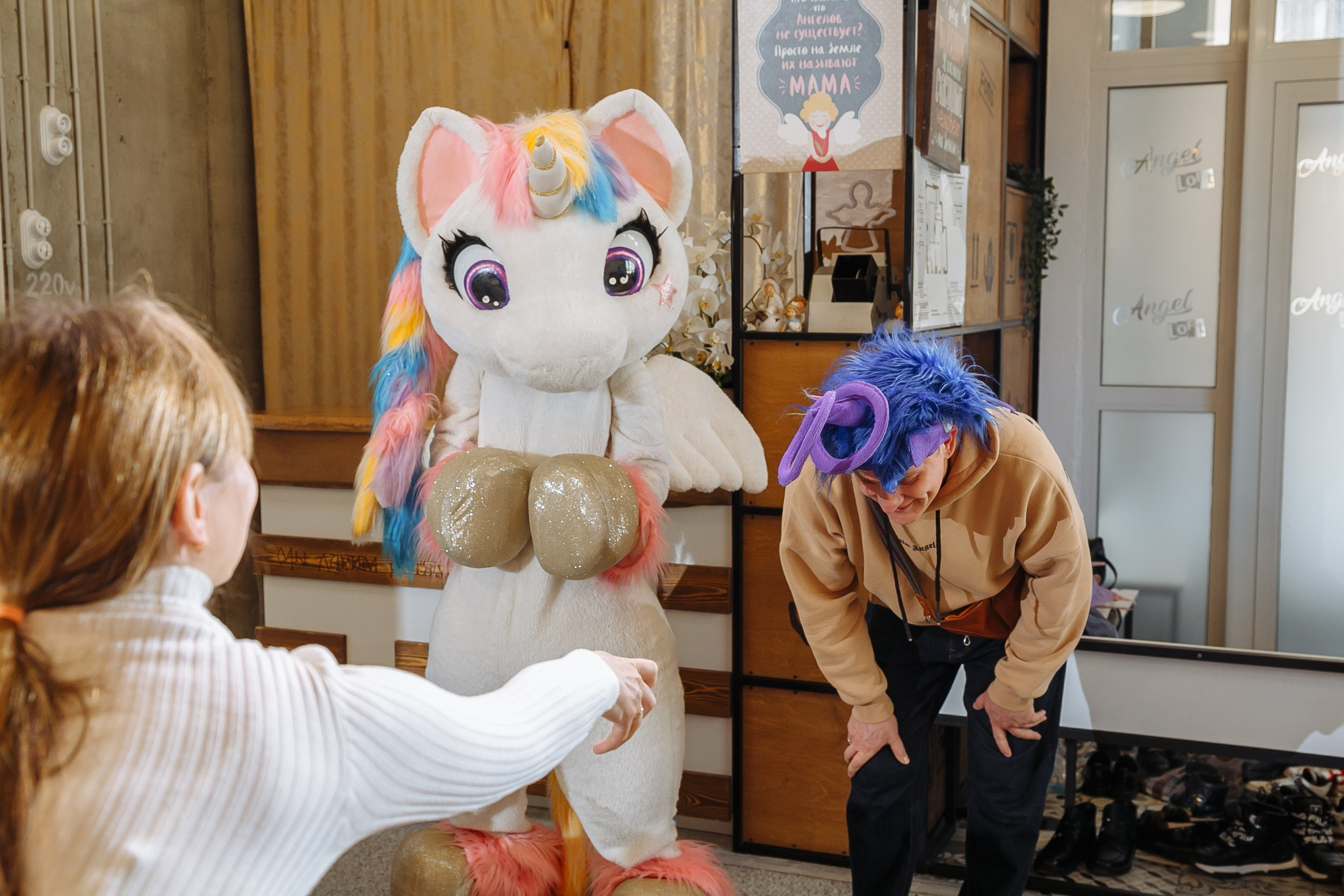 Насте 5 лет, дети играют в Ангел лофт. Событийный фотограф Максим Бескоровайновнов