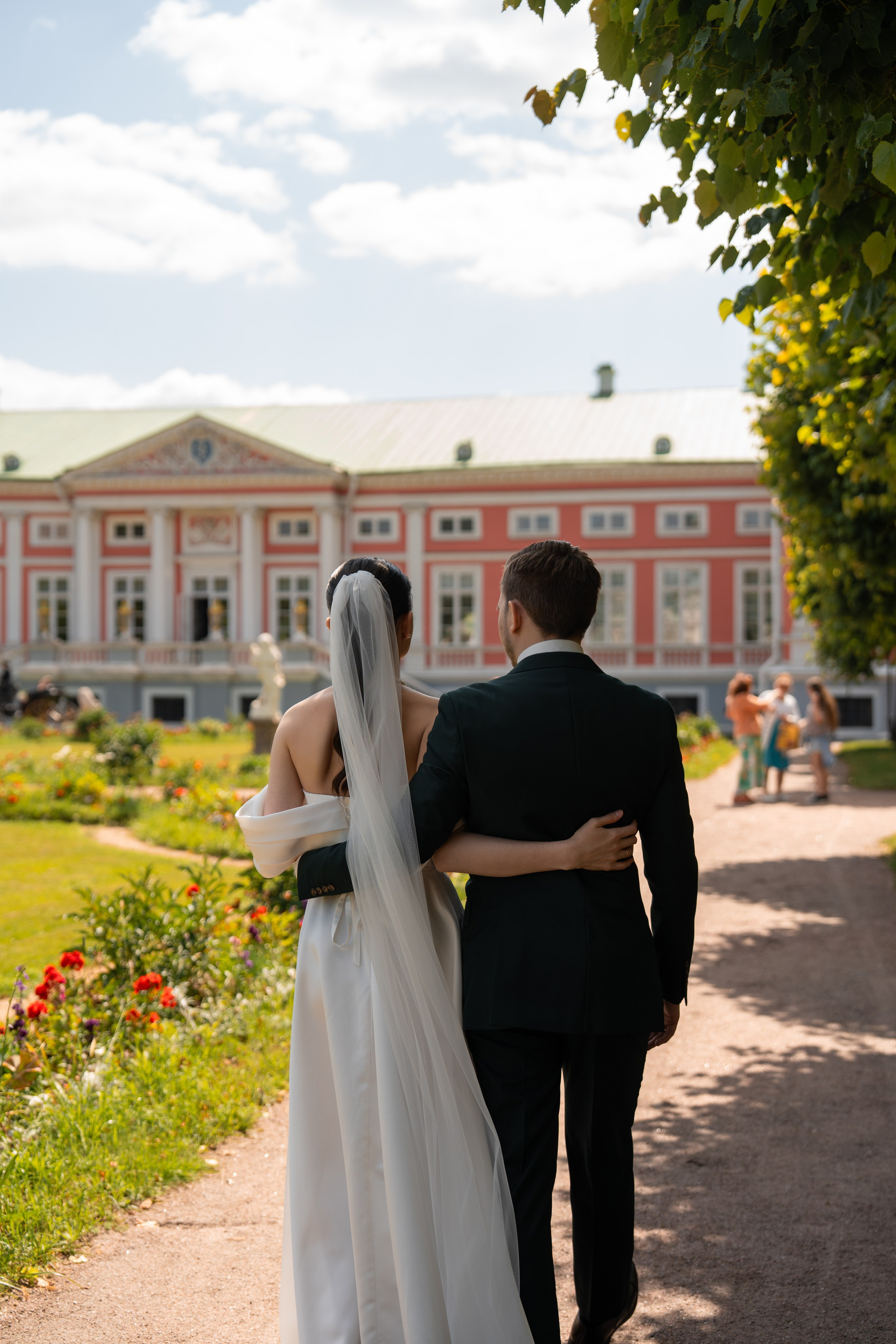 Влад и Илина в Кусково. Свадебный фотограф в Москве Анна Полушина