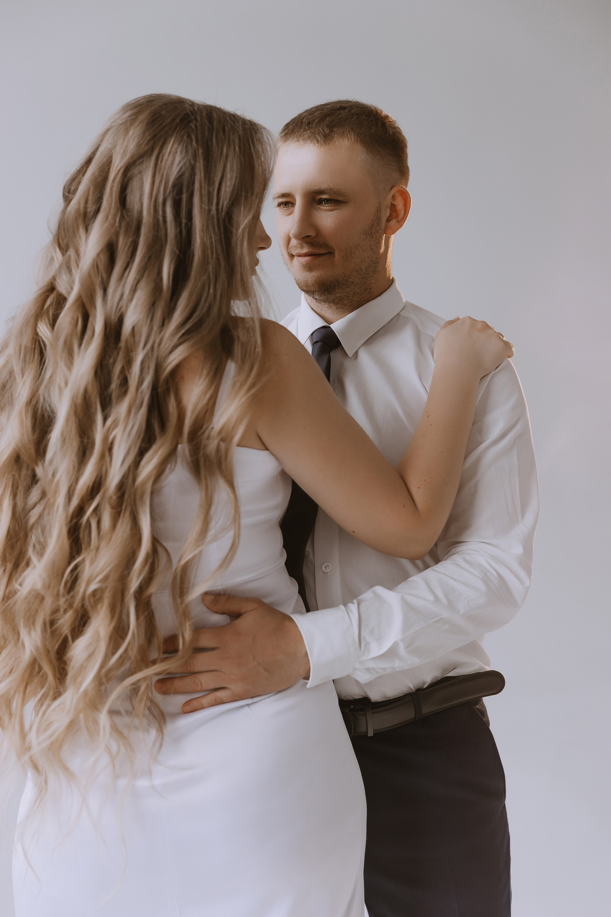 Wedding photoshoot in the studio. Your photographer in Busan (South Korea) Aleksandra Anufriy