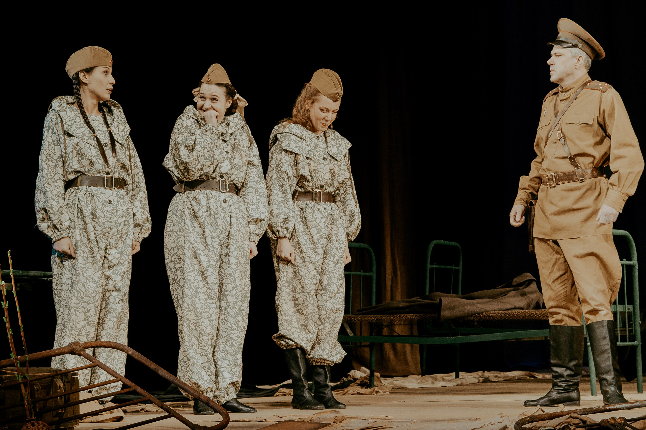 Театр Юного Зрителя " Не покидай меня». Фотограф Марк Файзулин