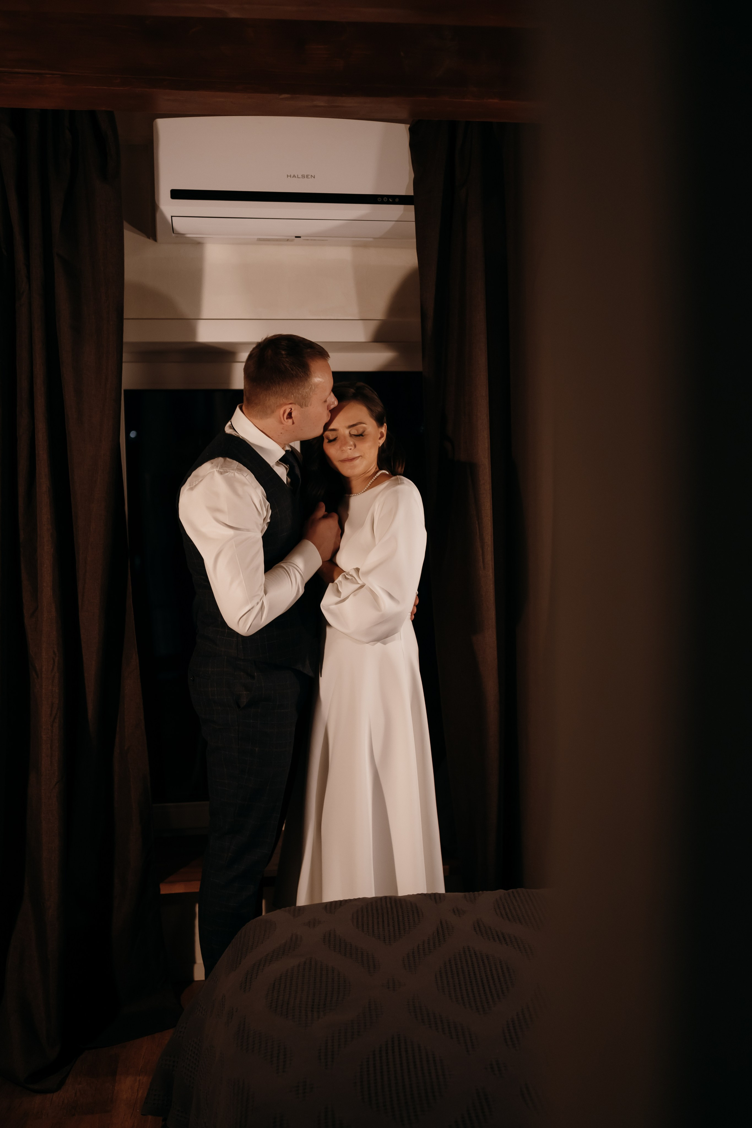 Выездная свадебная фотосессия в коттедже в Архангельске. Портретный и свадебный фотограф в Архангельске Елизавета Стрекаловская