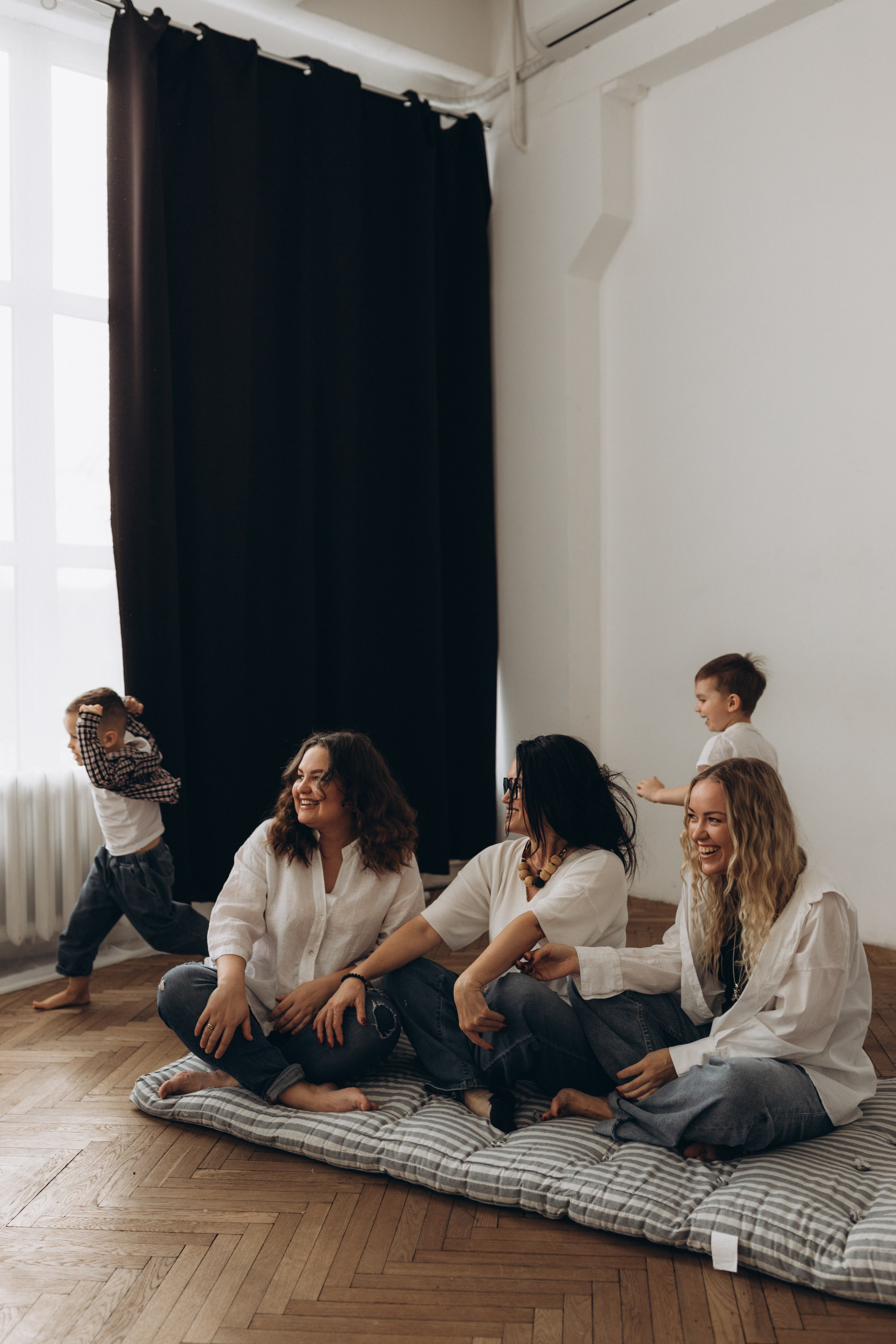 Большая семья в студии. Семейный фотограф в Москве Жукова Анна