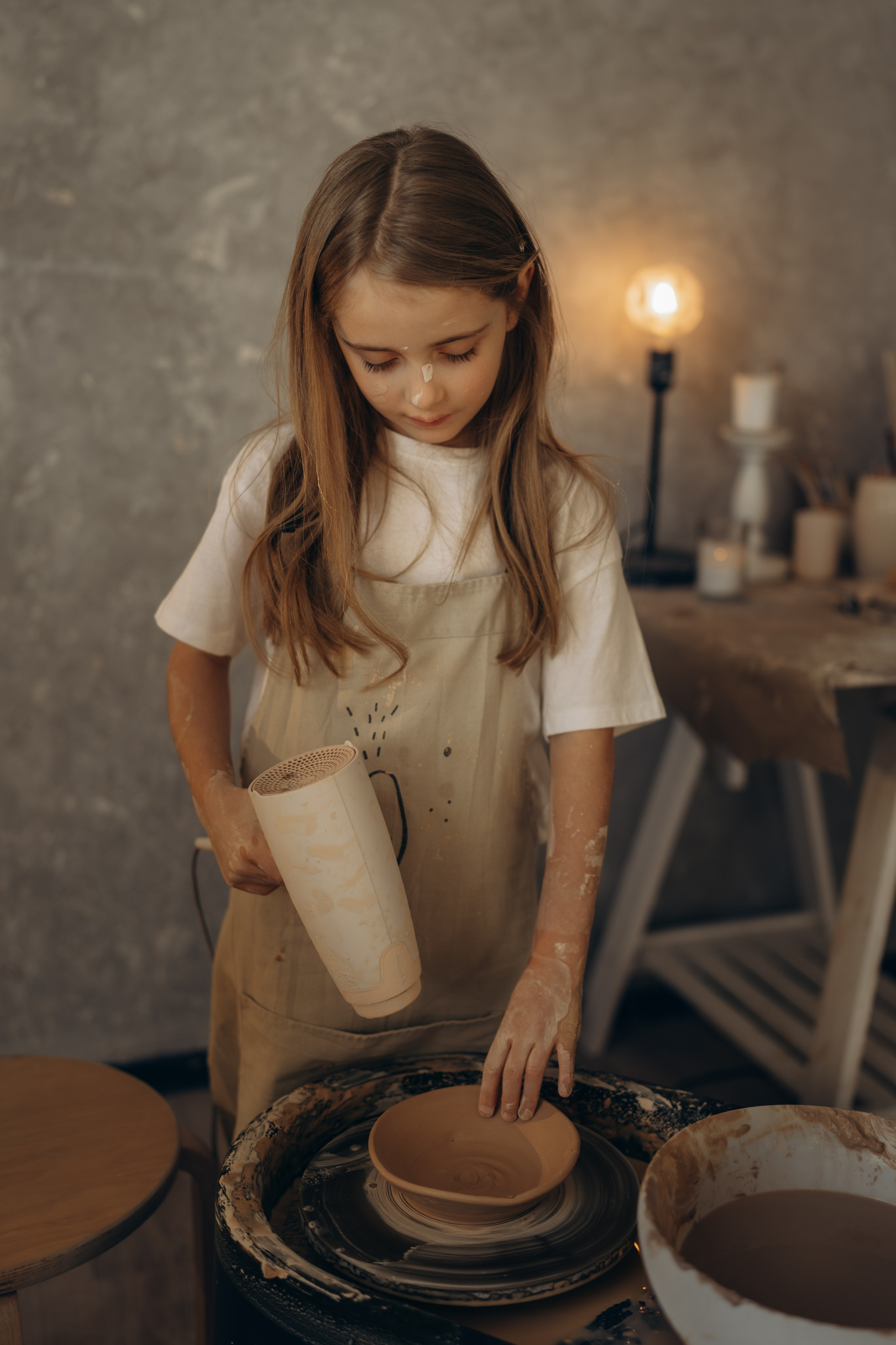 В гончарной мастерской. Семейный фотограф Москва. Фотограф беременности и материнства Москва