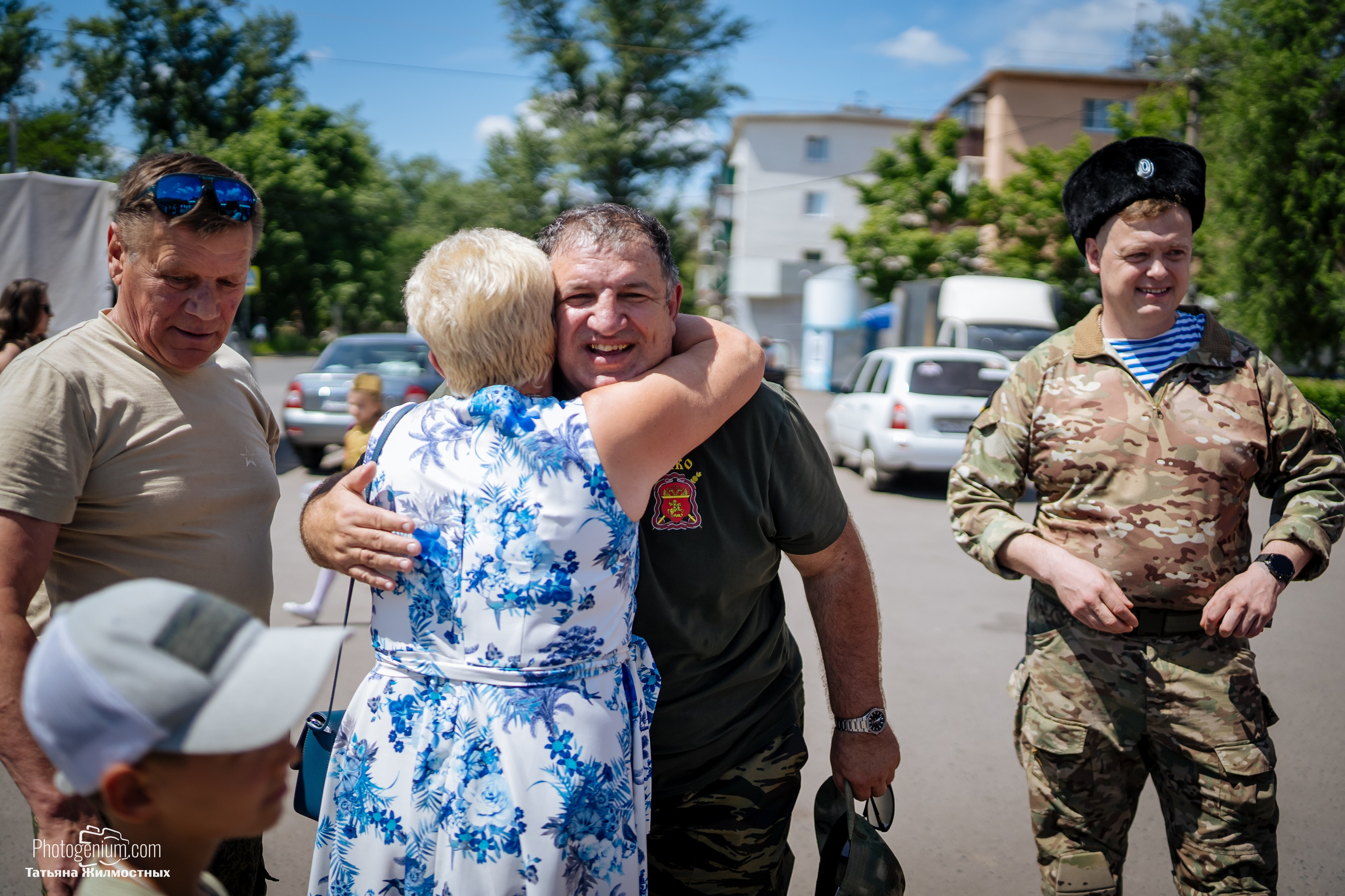 8 июня «Патриоты из Курска» сбор гуманитарной помощи у кинотеатра «Родина». Фотограф Нижний Новгород Татьяна Кейод