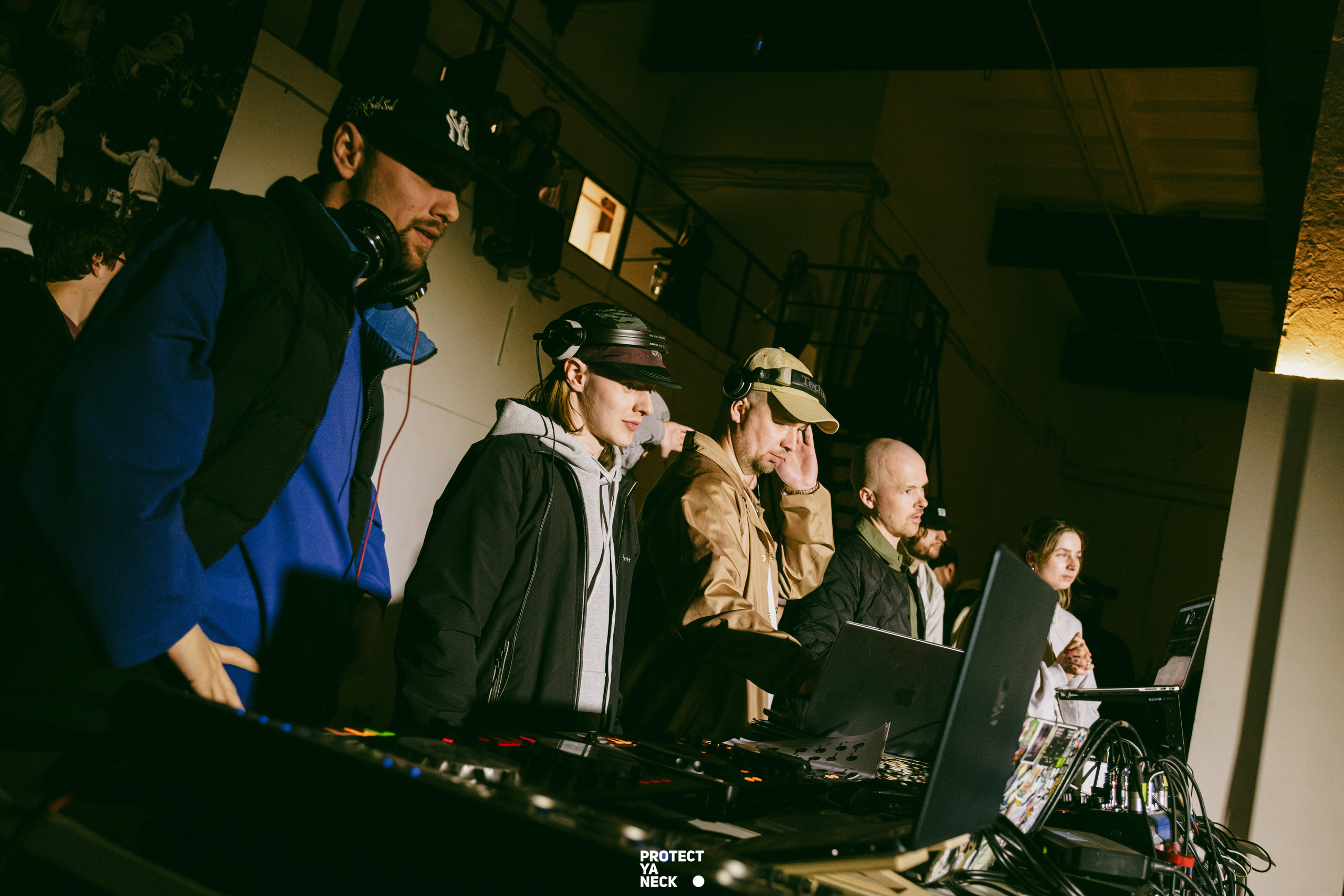 PROTECT YA NECK 22/03 (@youlovebu). Соня бу тебя сфоткала