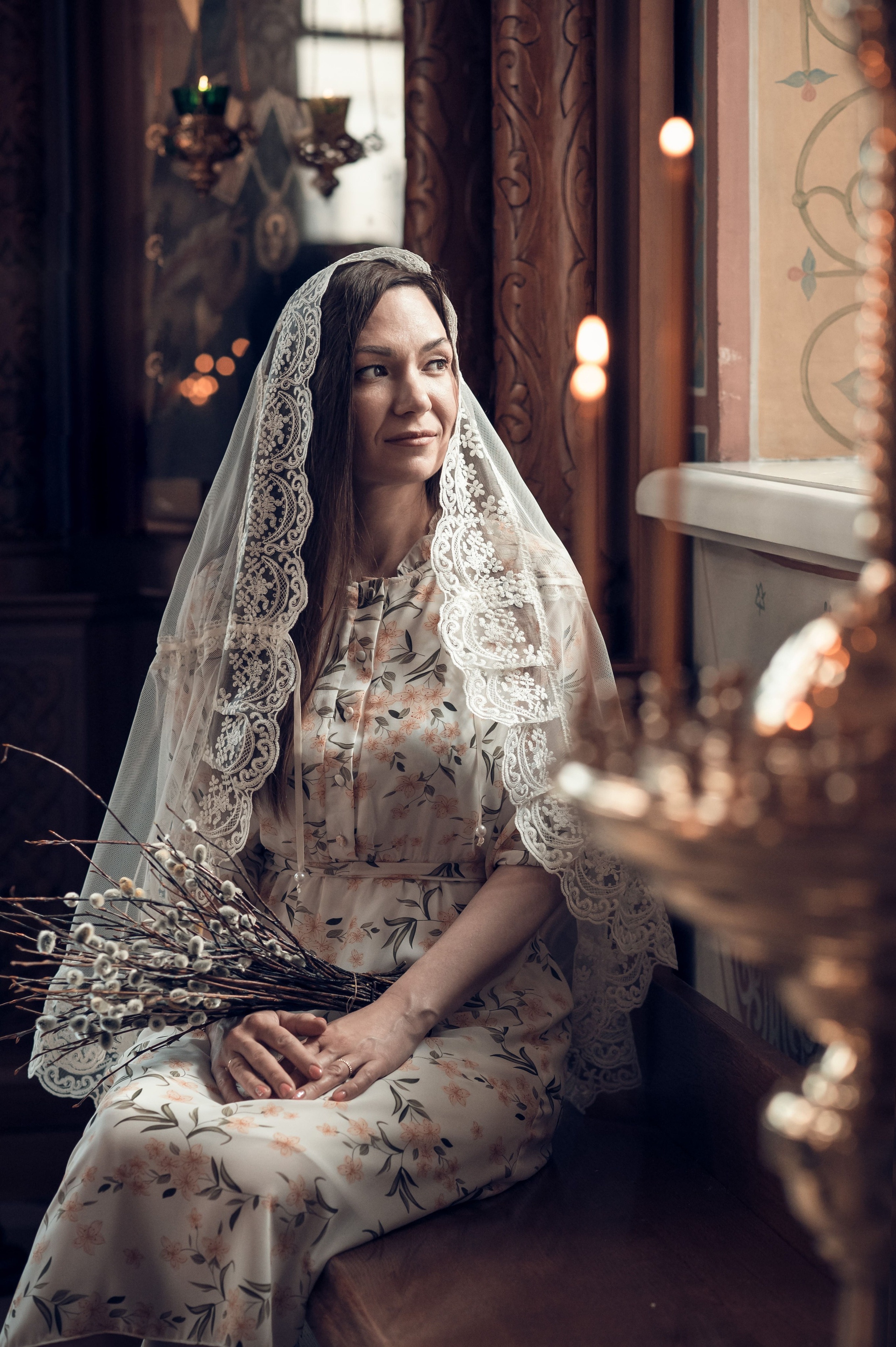 Ниночка с мамой Еленой в вербное воскресенье. Фотографы крещения/венчания  Красноярск Татьяна и Вячеслав Переваловы