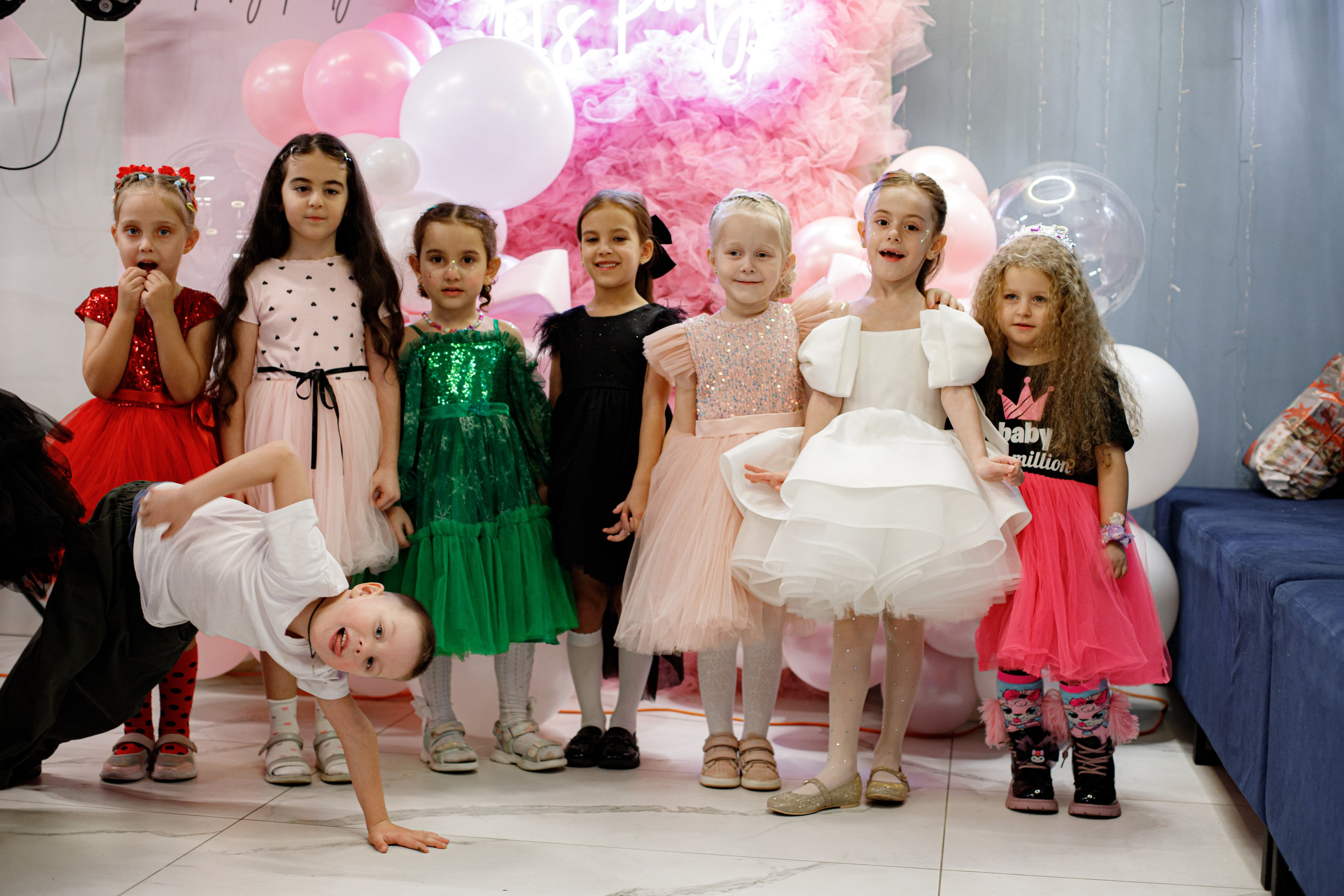 ASIA'S BIRTHDAY PARTY. Photokarish