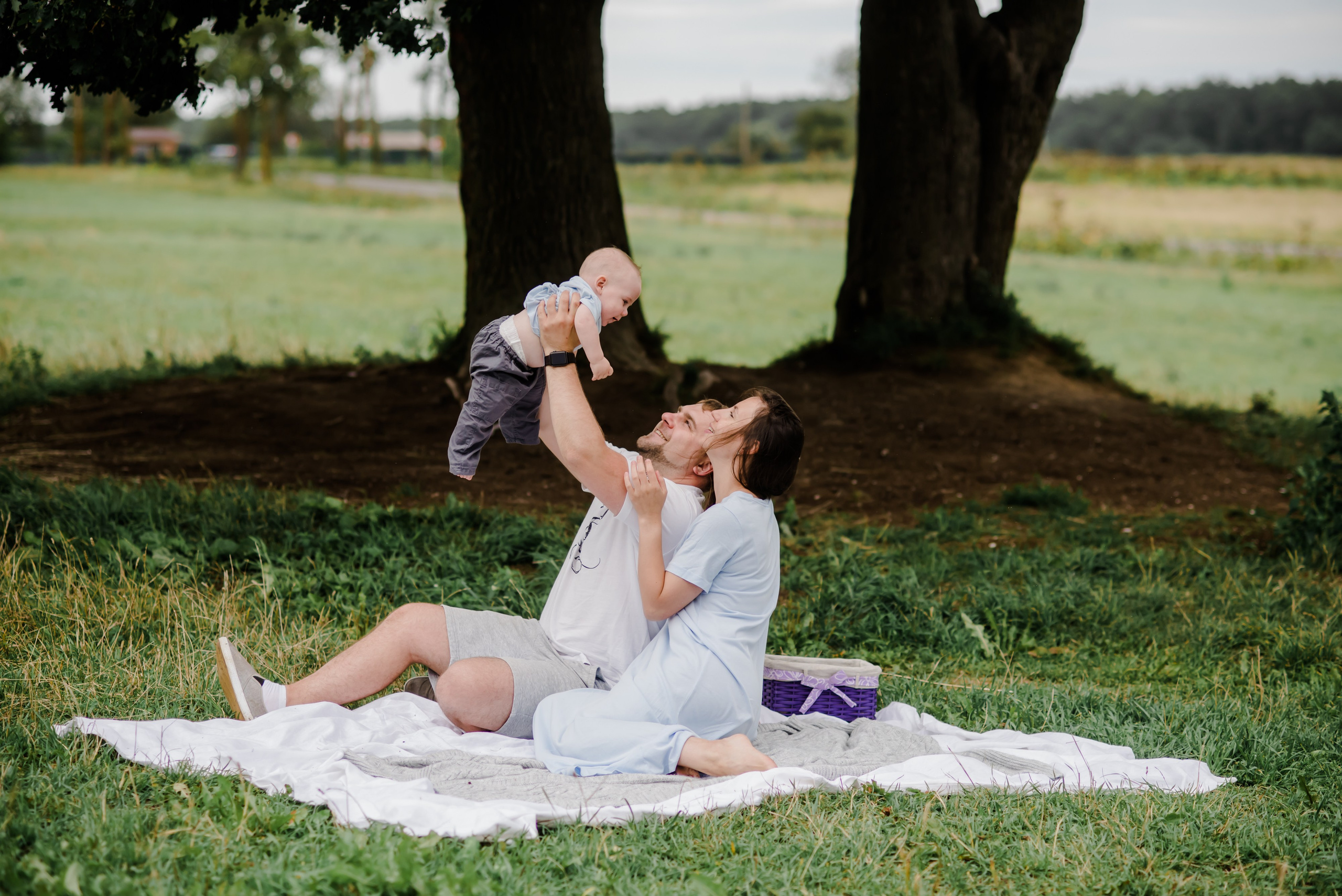 Анна и ее семья, фотосессия в поле. Свадебный и семейный фотограф Евгения Кононова