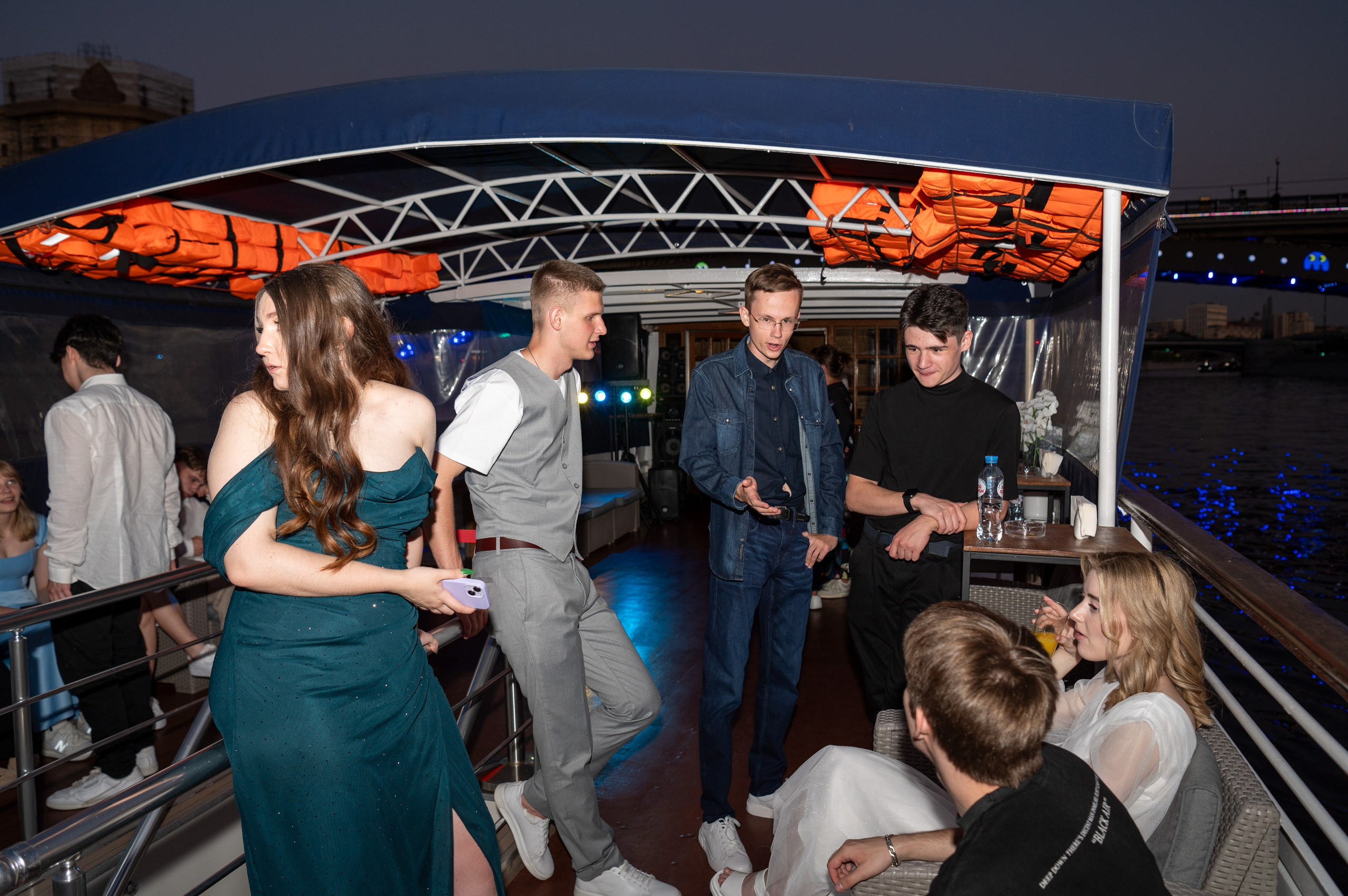 Выпускной вечер 11 класс на теплоходе. Детский и семейный фотограф г. Москва Оксана Катаджи