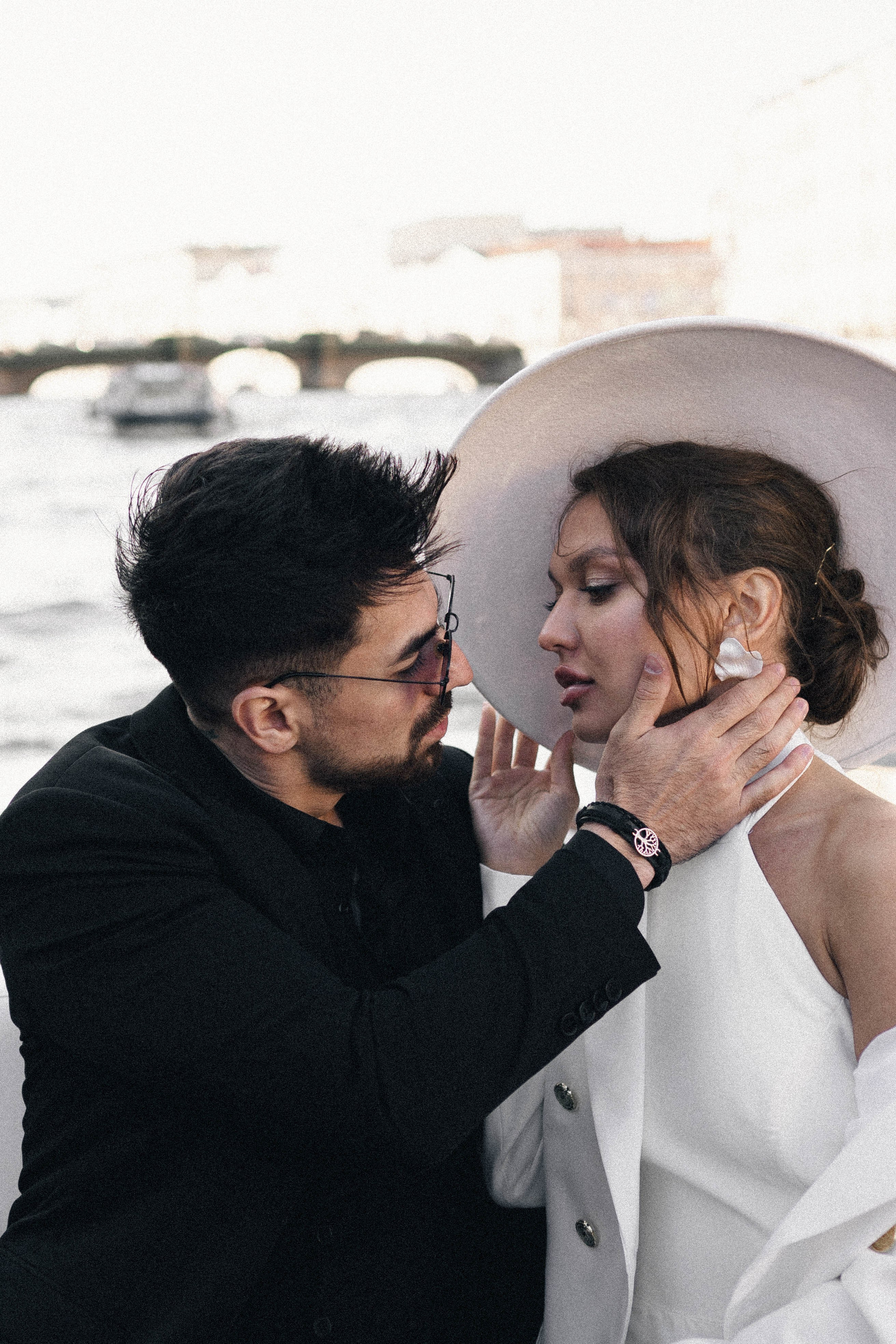 СВАДЕНБНАЯ СЬЕМКА НА КАТЕРЕ ПО КАНАЛАМ САНКТ-ПЕТЕРБУРГА И В АКВАТОРИИ НЕВЫ. Профессиональный фотограф, Санкт-Петербург — Виктория Богомолова