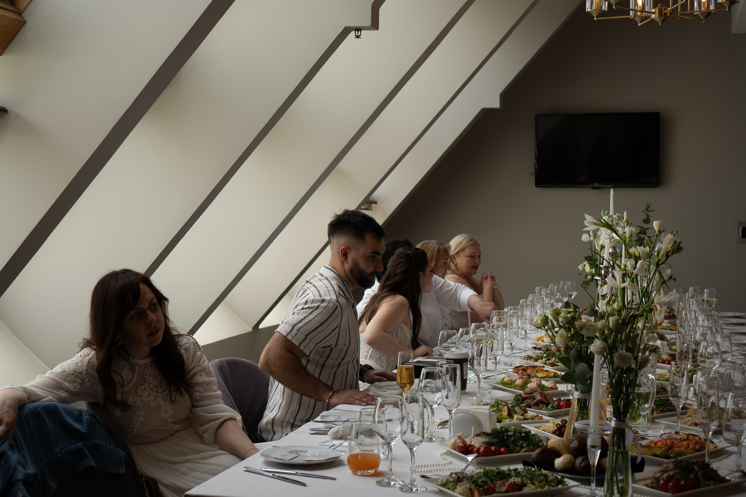 СВАДЕБНЫЙ БАНКЕТ НА ВЛАДИМИРСКОЙ В САНКТ-ПЕТЕРБУРГЕ (КАМЕРНАЯ СВАДЬБА). Профессиональный фотограф, Санкт-Петербург — Виктория Богомолова