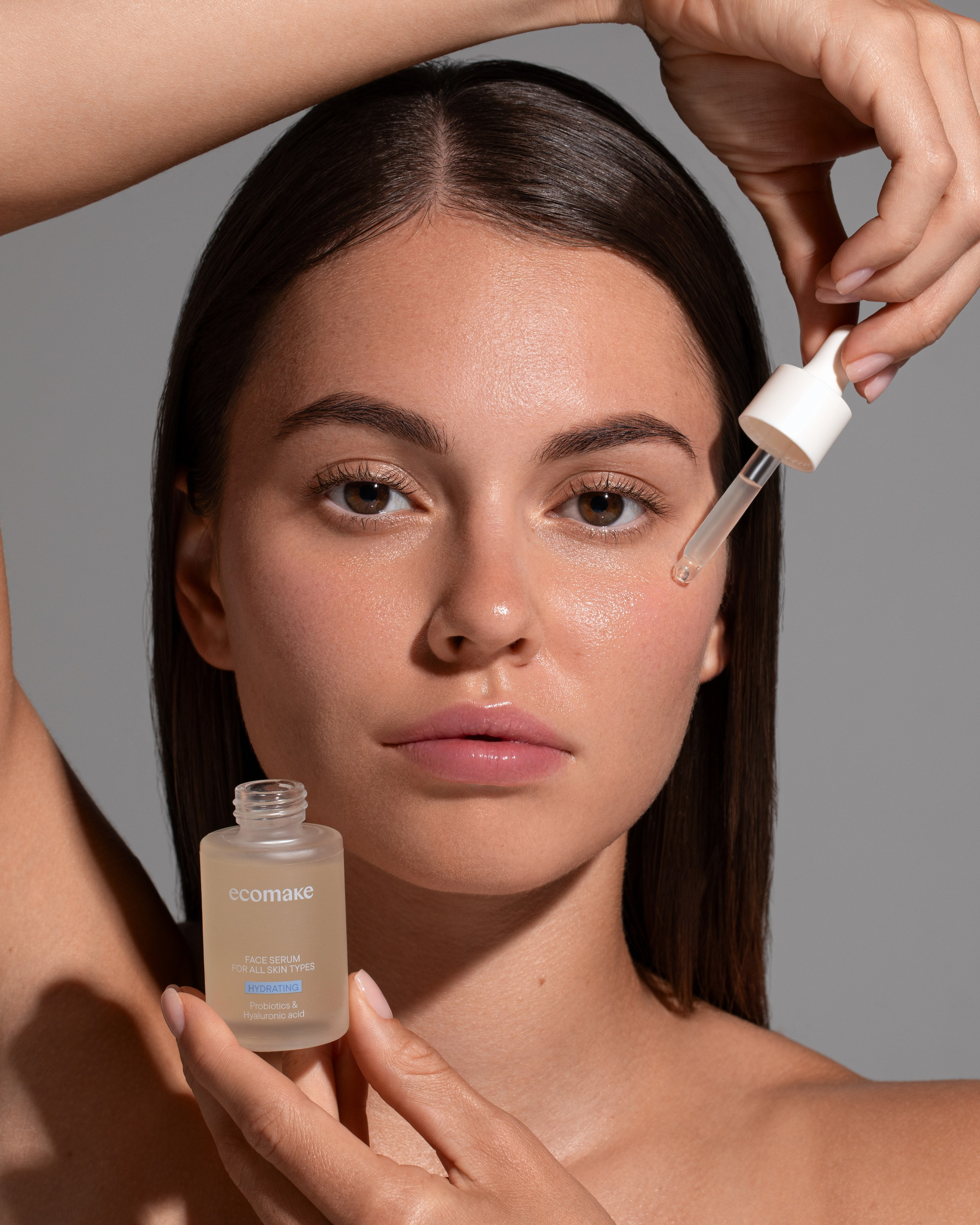 Изображение продукта с моделью в кадре (тело, руки, лицо, волосы и тд). Рекламный фотограф Ксения Вершинина | Москва