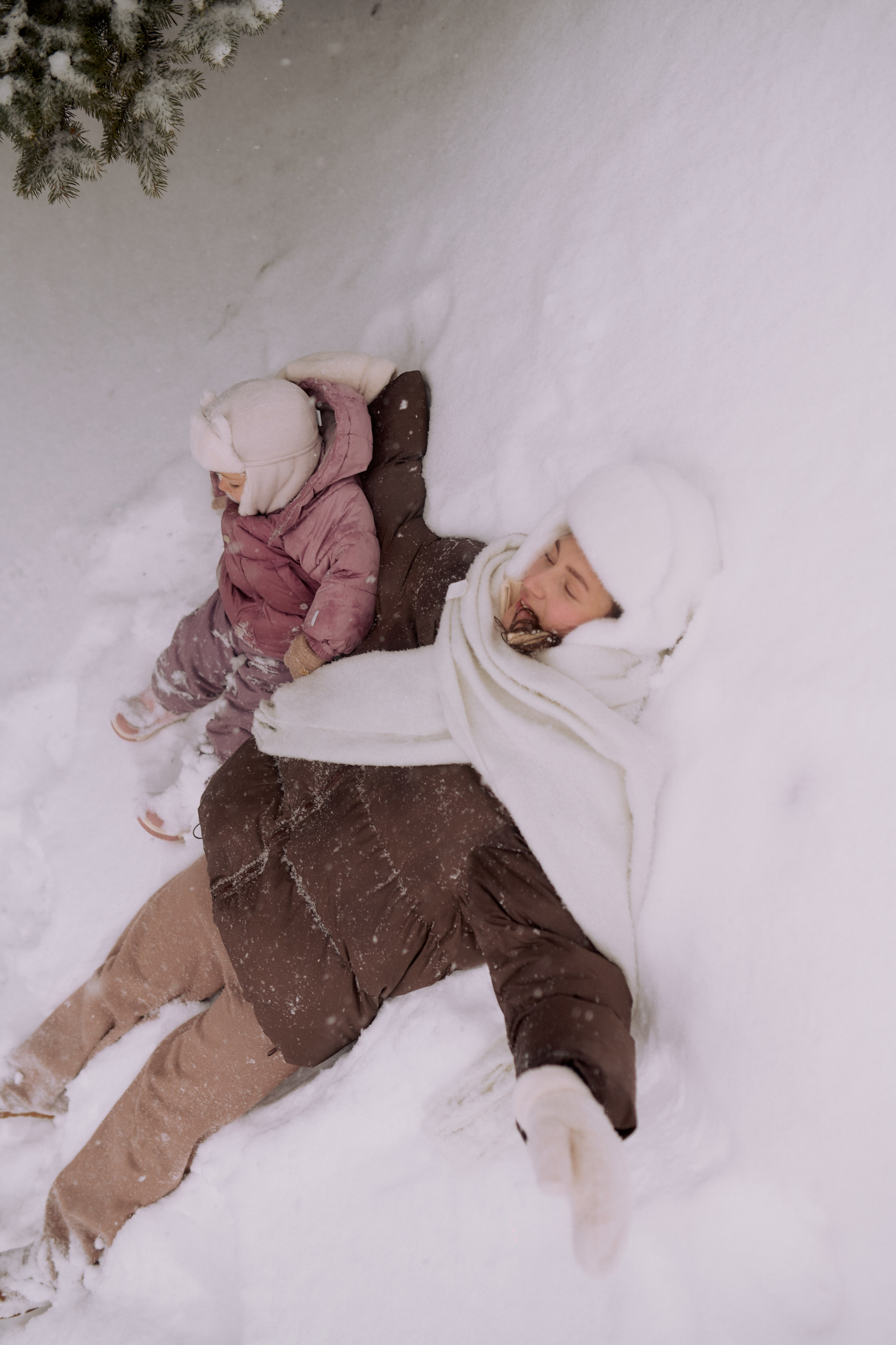 Андрей, Леся и Василиса в снежном парке. Семейный и свадебный lifestyle-фотограф в Москве Мария Петрова
