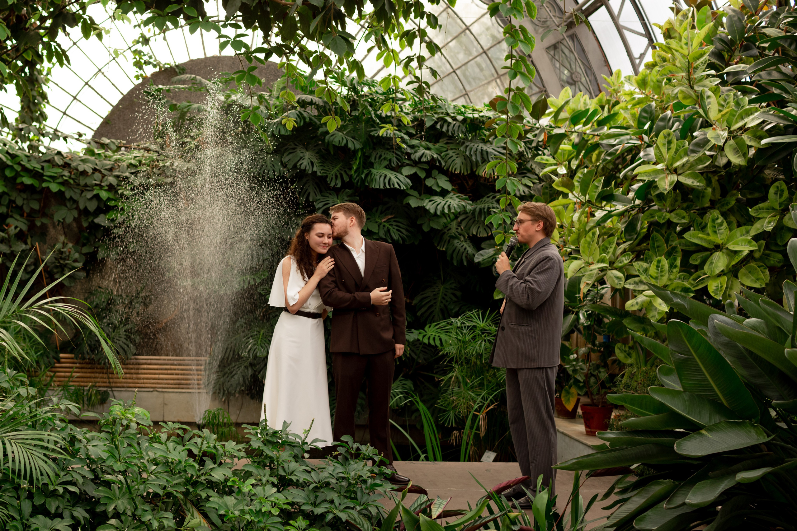 Выездная регистрация в Оранжерее Таврического сада. Свадебный фотограф Кирилл Белый