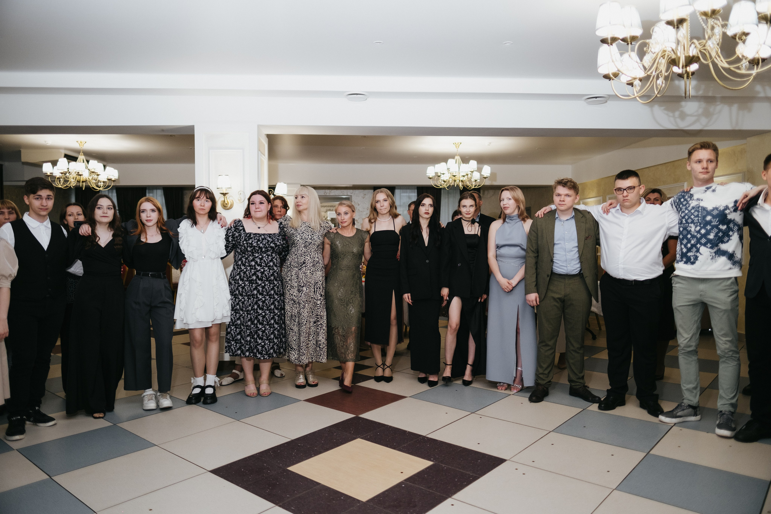 Выпускной 11 класс школы № 30. Свадебный и репортажной фотограф Денис Ожигин в Краснодаре и Краснодарском крае