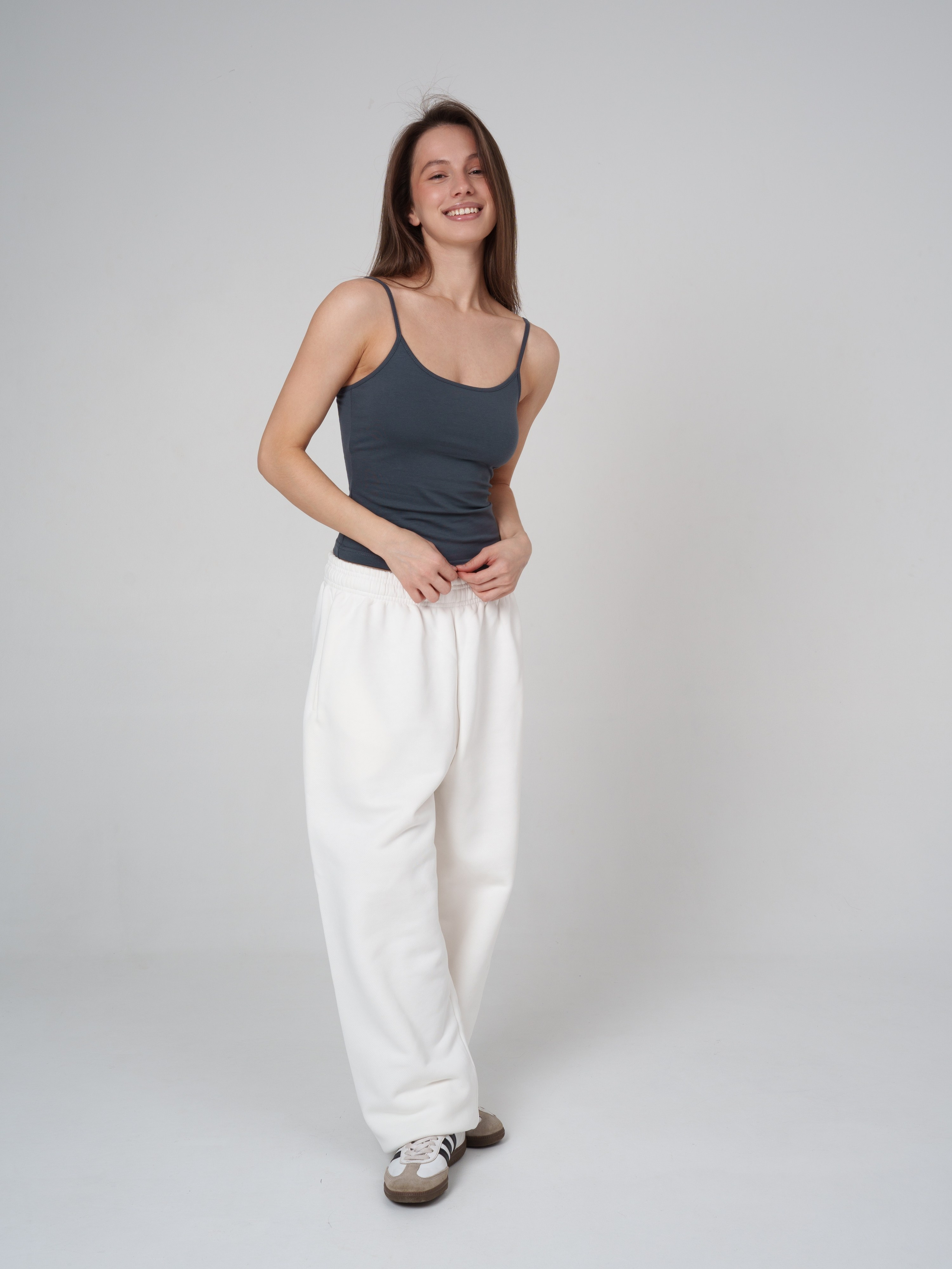 Топы на сером фоне. Иван Упоров — фотограф, рилсмейкер чебоксары