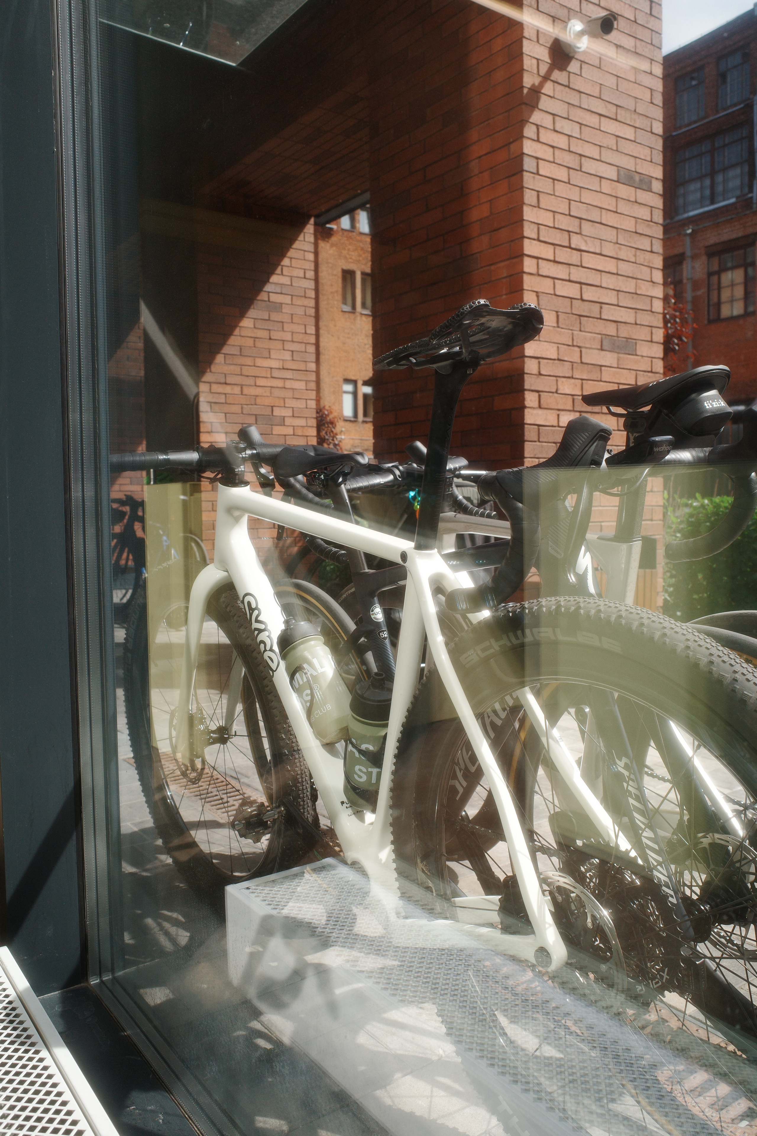 VELOCULT x LUXSHOSSE. Butorarock