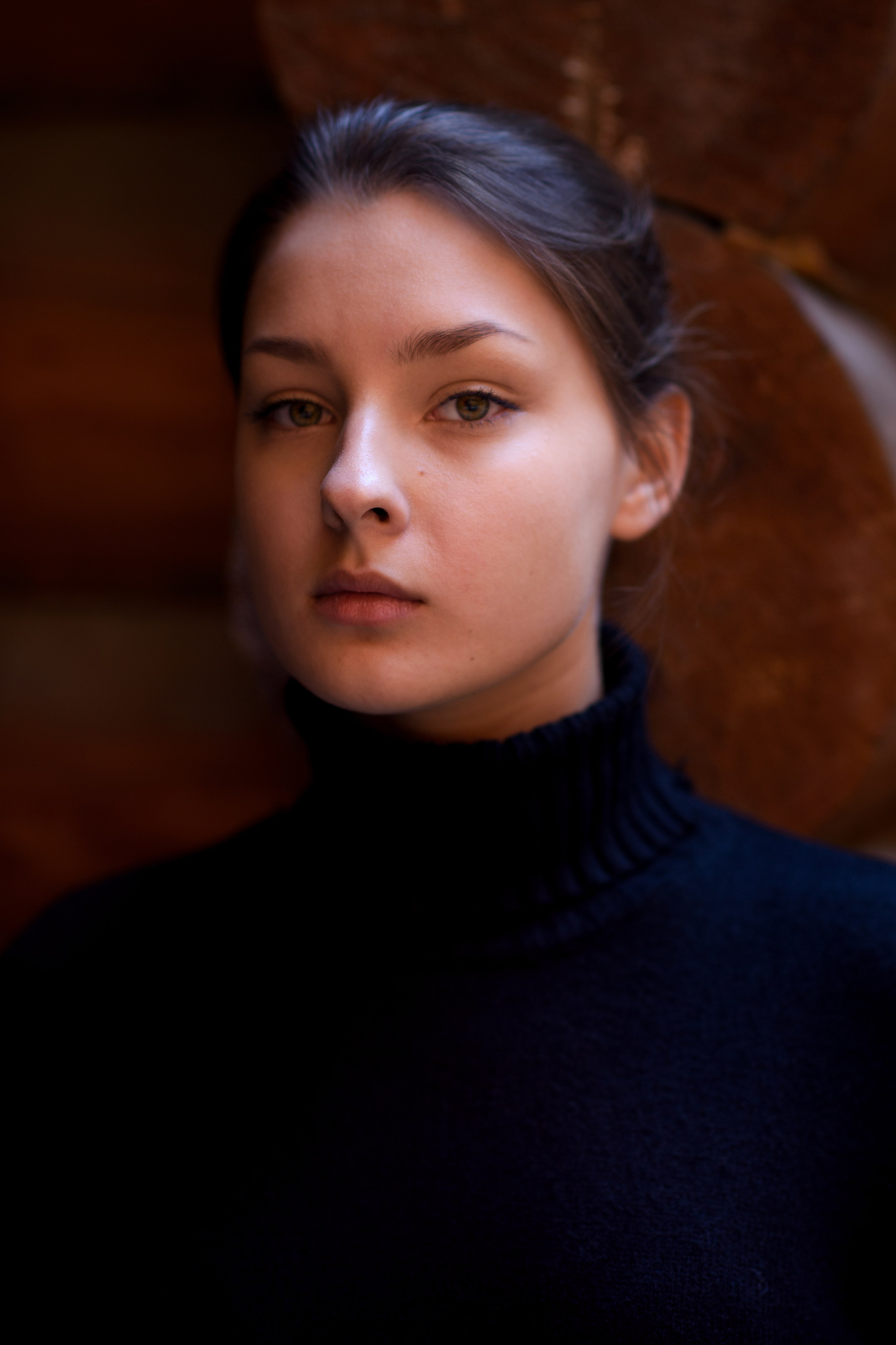 Фотосессия девочки подростка в Коломенском в темном ключе. Главная