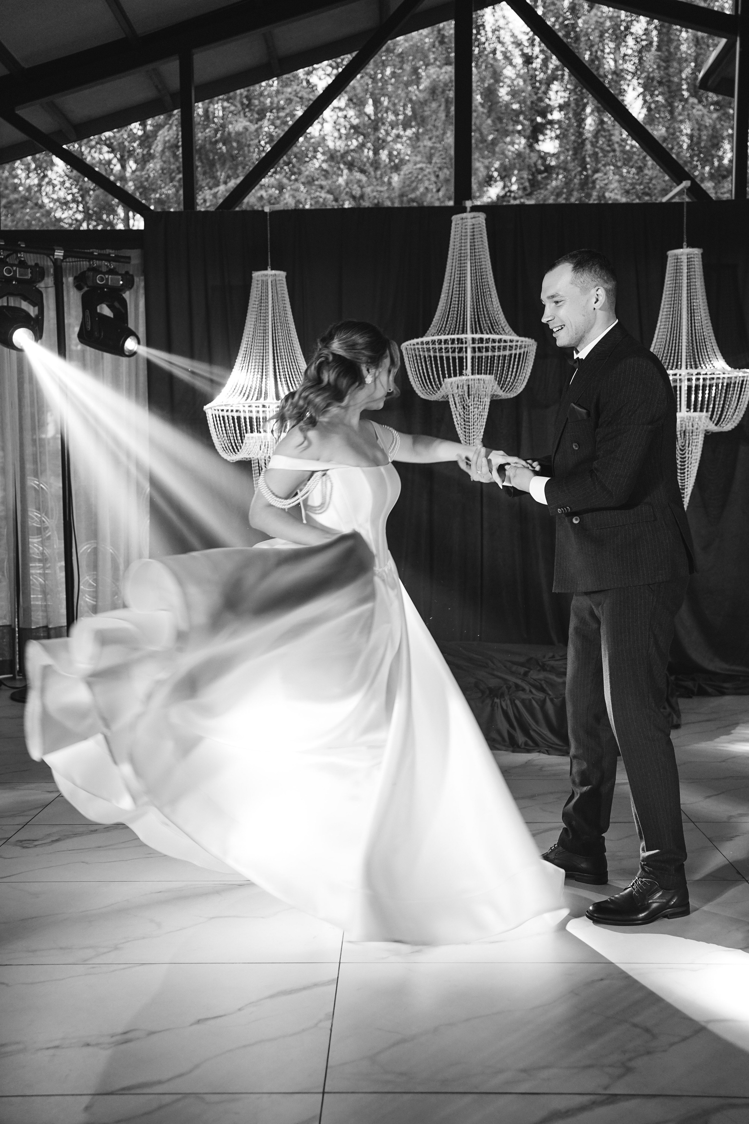 Кристина и Андрей: лавстори в гостинице и динамичный банкет. Фотограф в Иркутске