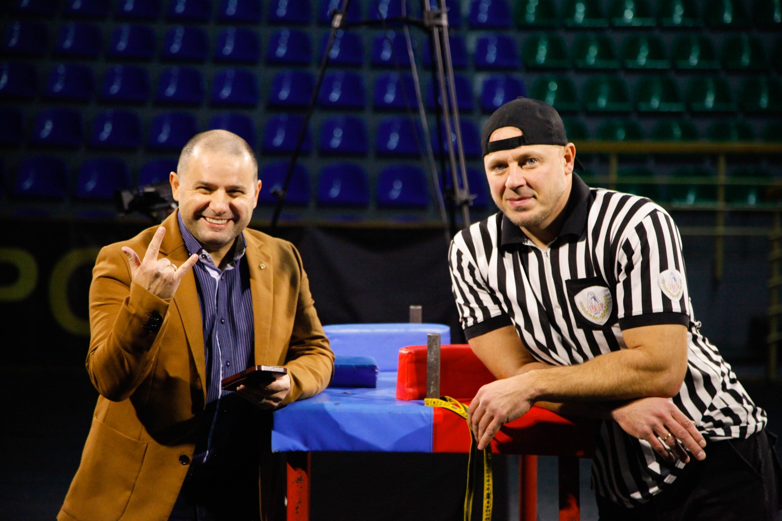 АРМРЕСТЛИНГ. Фото. Спортивный фотограф, трансляция, звук и свет в Новосибирске