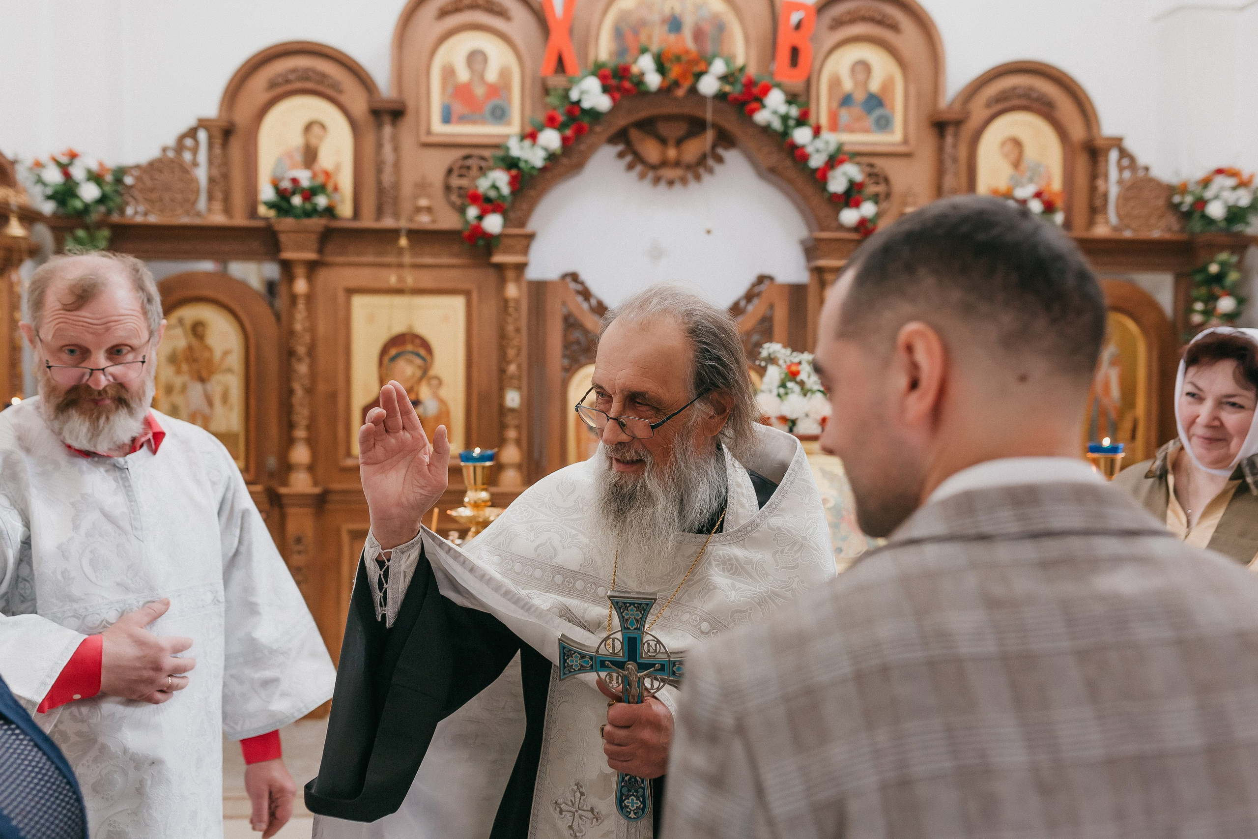 Венчание Анастасии и Вячеслава. Храм Лазаря Четверодневного. Семейный фотограф в Сургуте