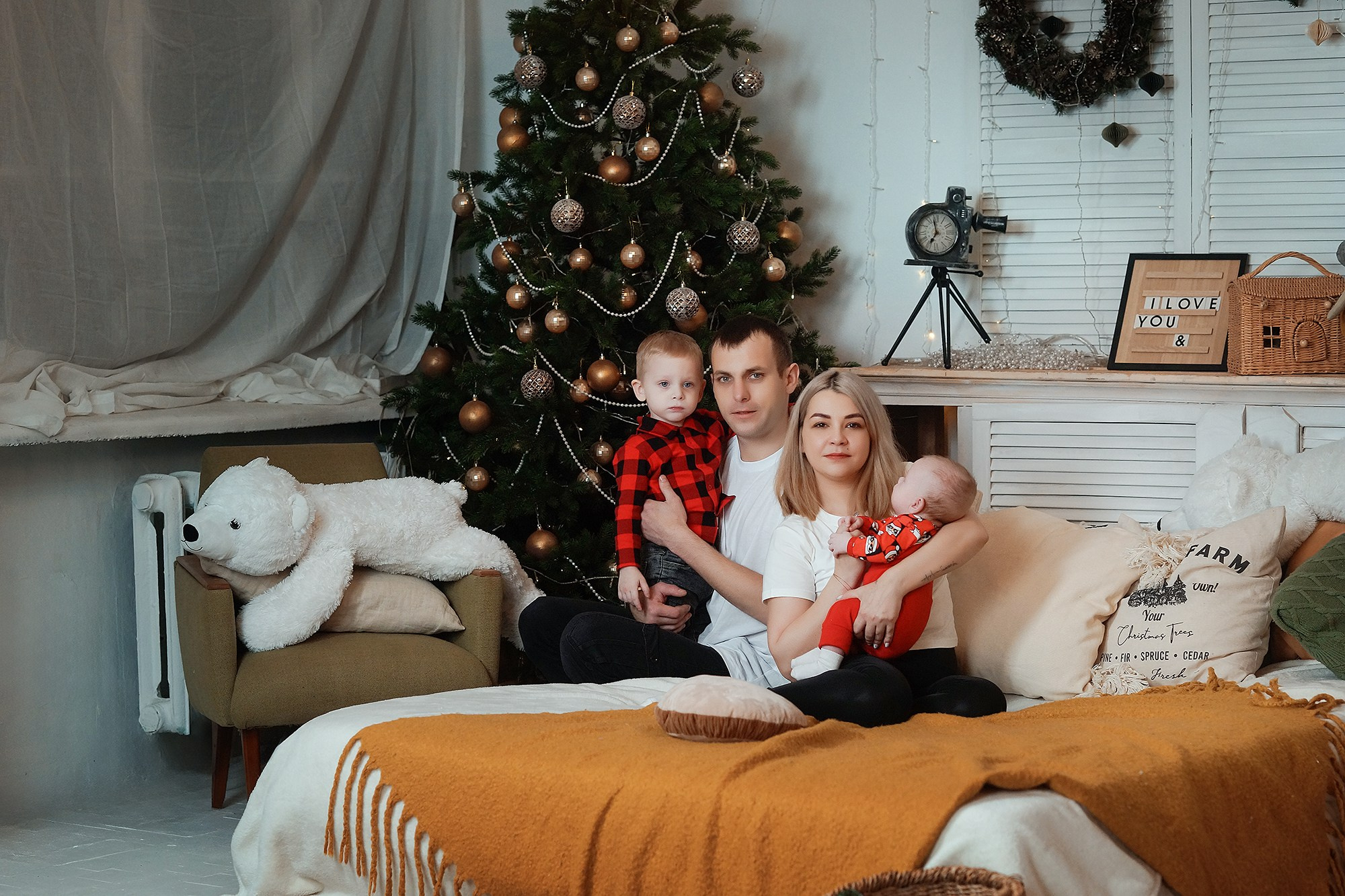 Семейная съёмка в студии. Семейный фотограф г. Новокузнецк Юлия Машникова