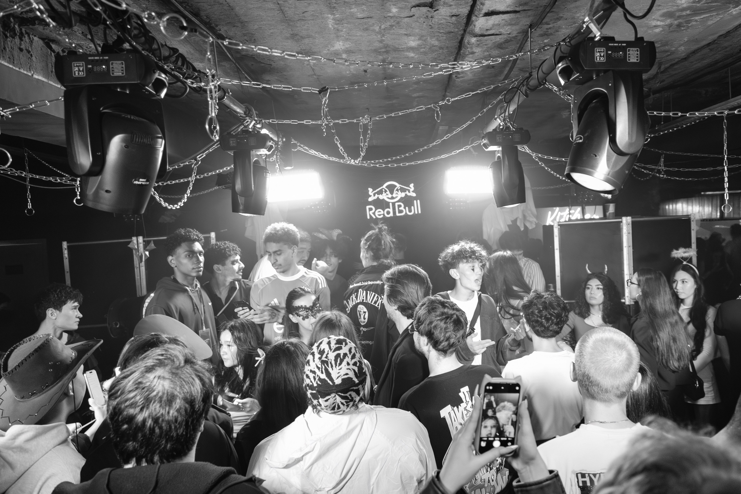 ВЫШКА WAVE — HALLOWEEN. Портретный фотограф в Алматы