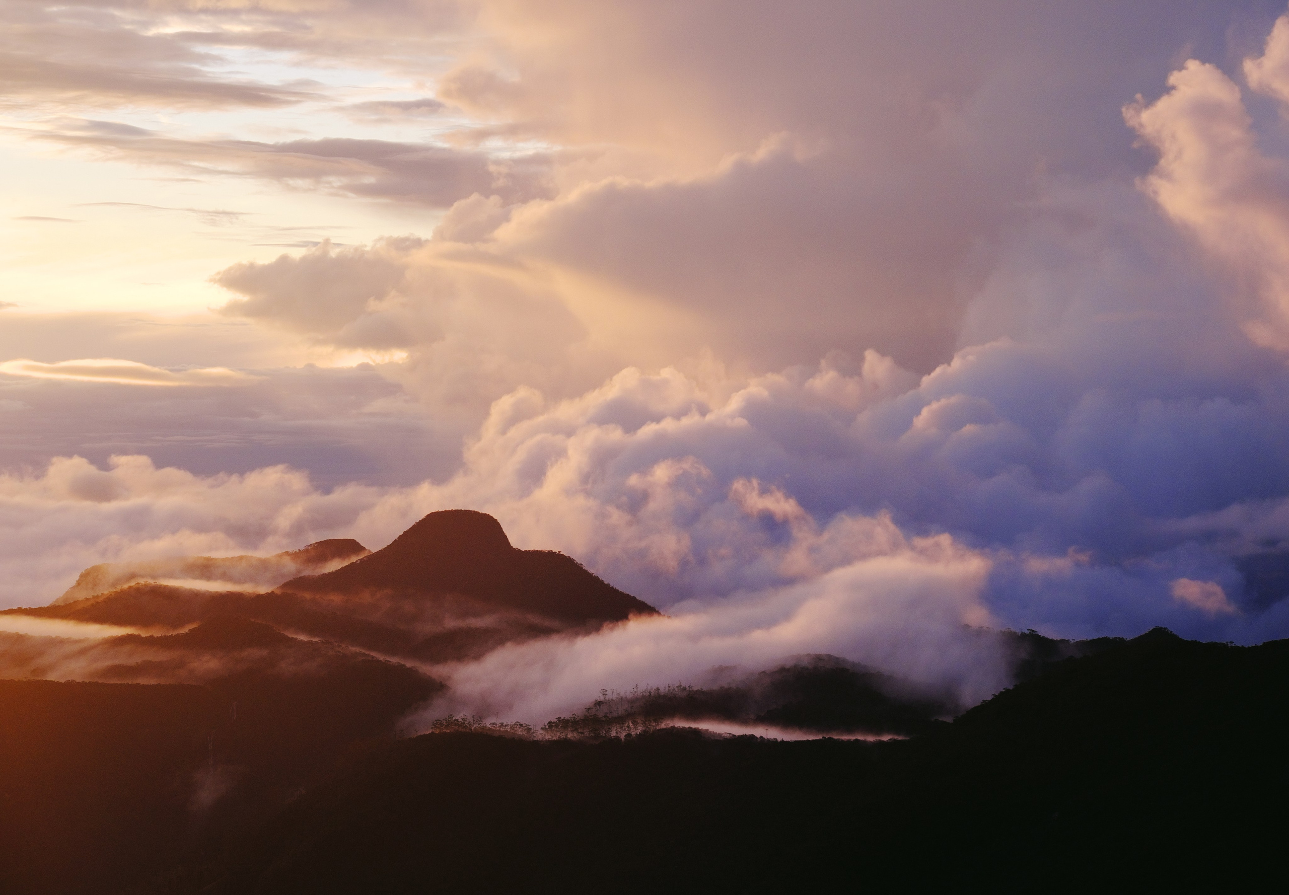 Фотографии для интерьера. Oleg Samoilov is a documentary photographer for brands that value an honest story