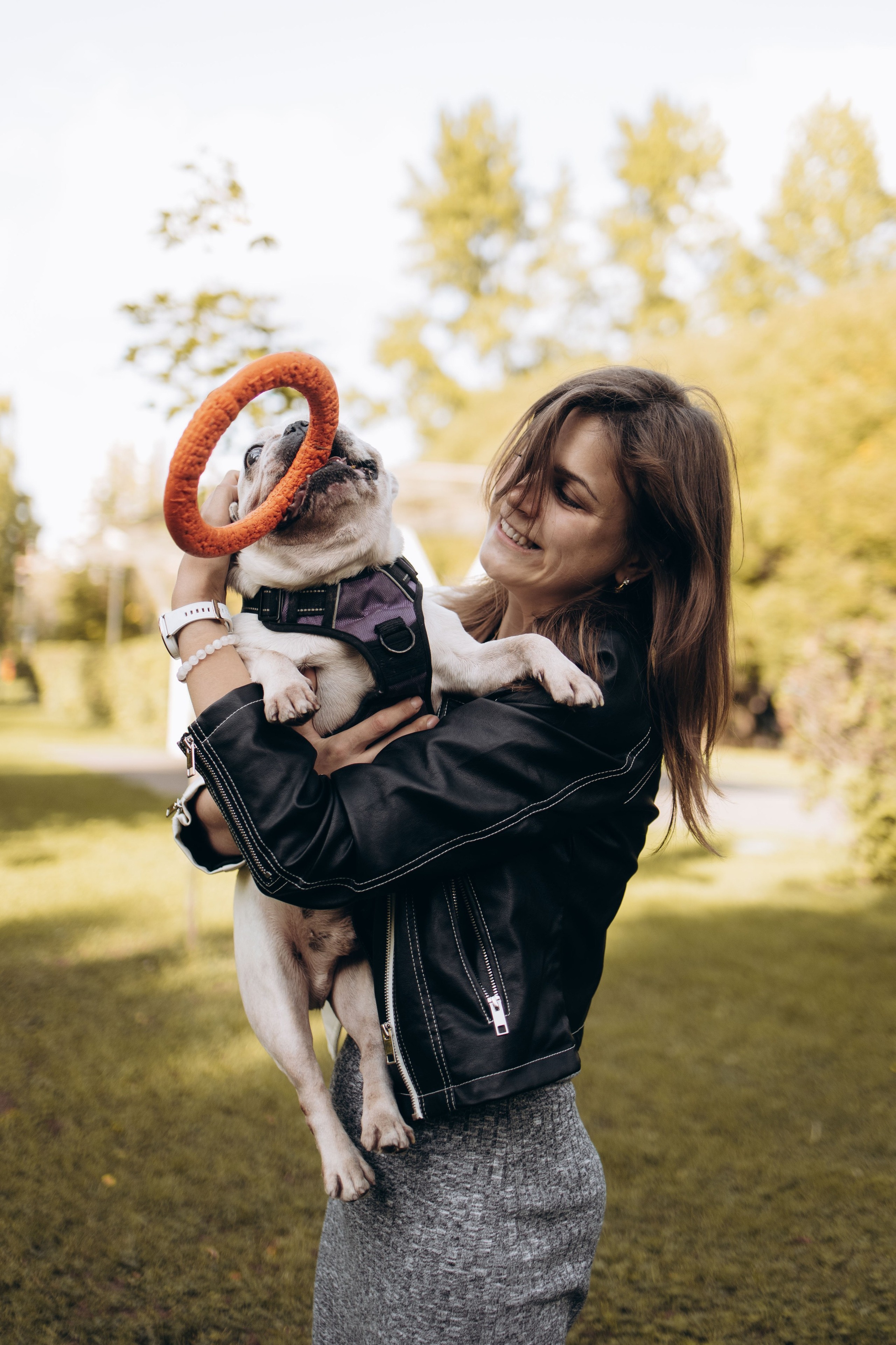 Оля и бульдоги