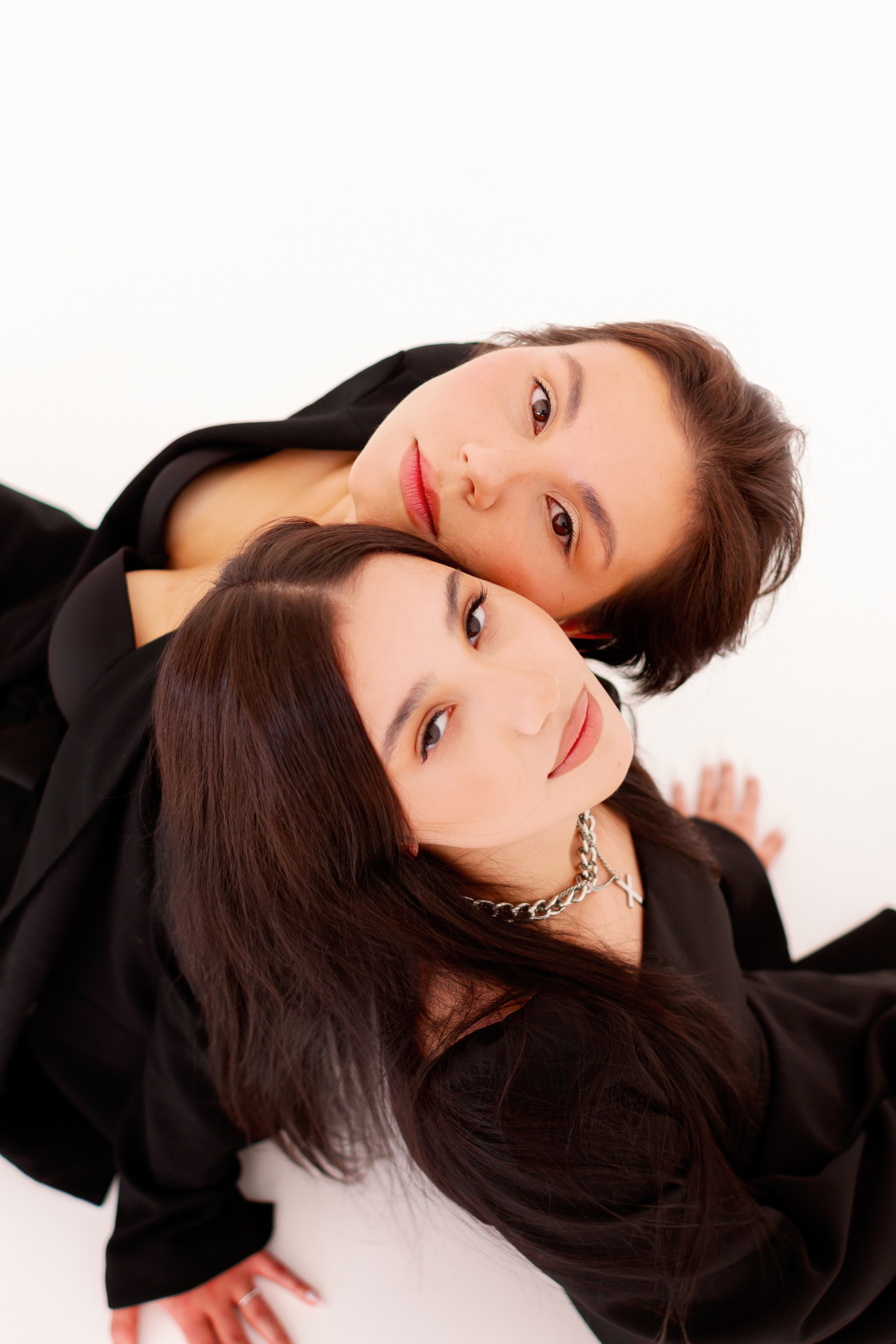 Эля и Лиза. Сёстры. Фотосессия в студии, Екатеринбург. Фотограф в Екатеринбурге Пойгина Елена