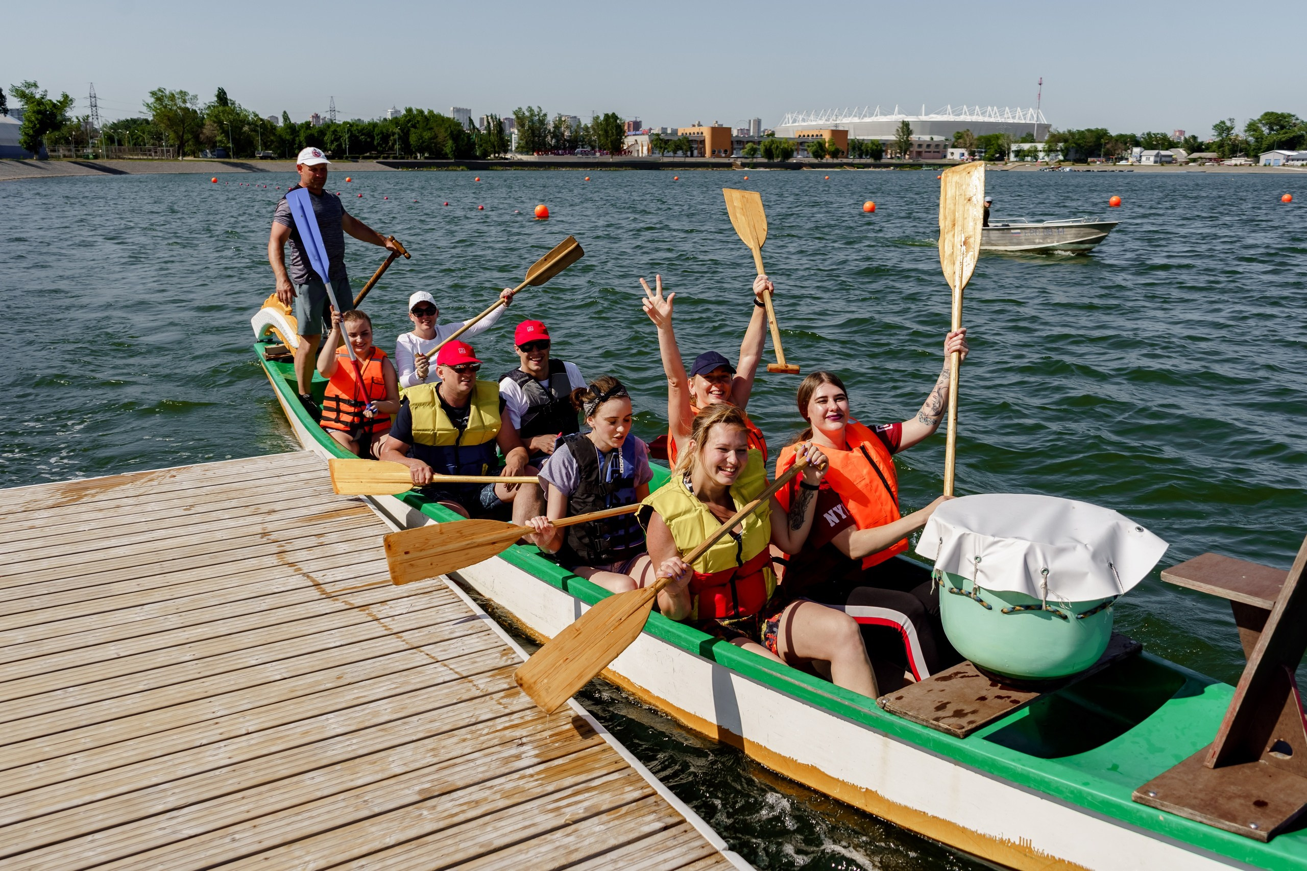 Соревнования на лодках-драконах. Студия событий ДЕЙЗИ. Организация мероприятий. Свадебное агентство в Ростове-на-Дону. Свадебный организатор. Организация свадьбы под ключ
