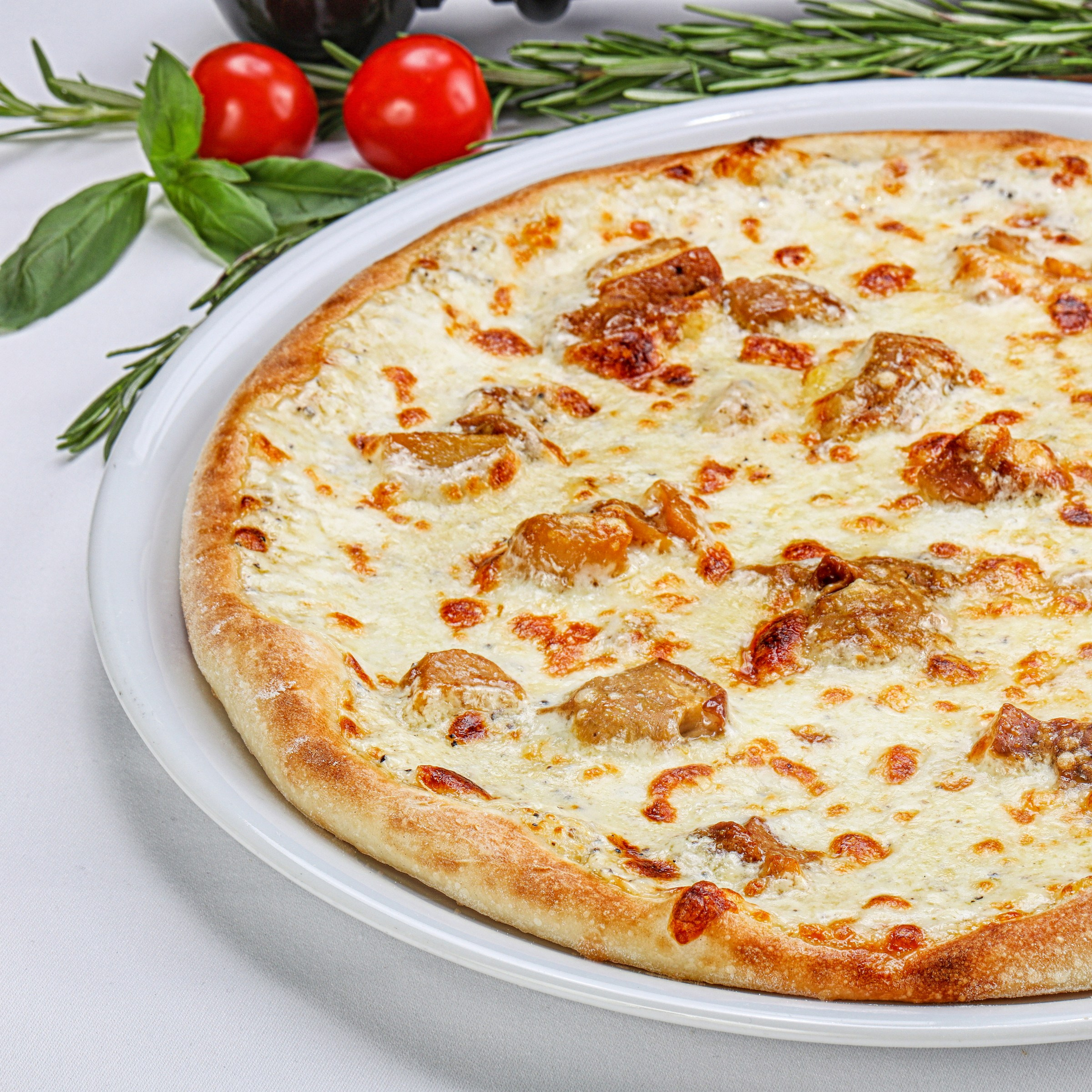 Фотосъемка пиццы. Заказ по тел.: +7 (906) 006-90-22. Фуд-фотограф Андрей Старостин — съемка еды в Москве. 9000 руб. в час