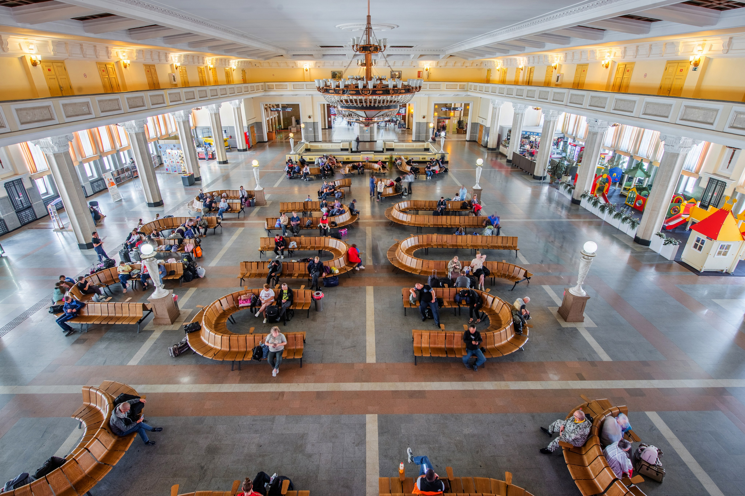 Железнодорожный вокзал Новосибирск-Главный. Фотограф Сергей Сергеев