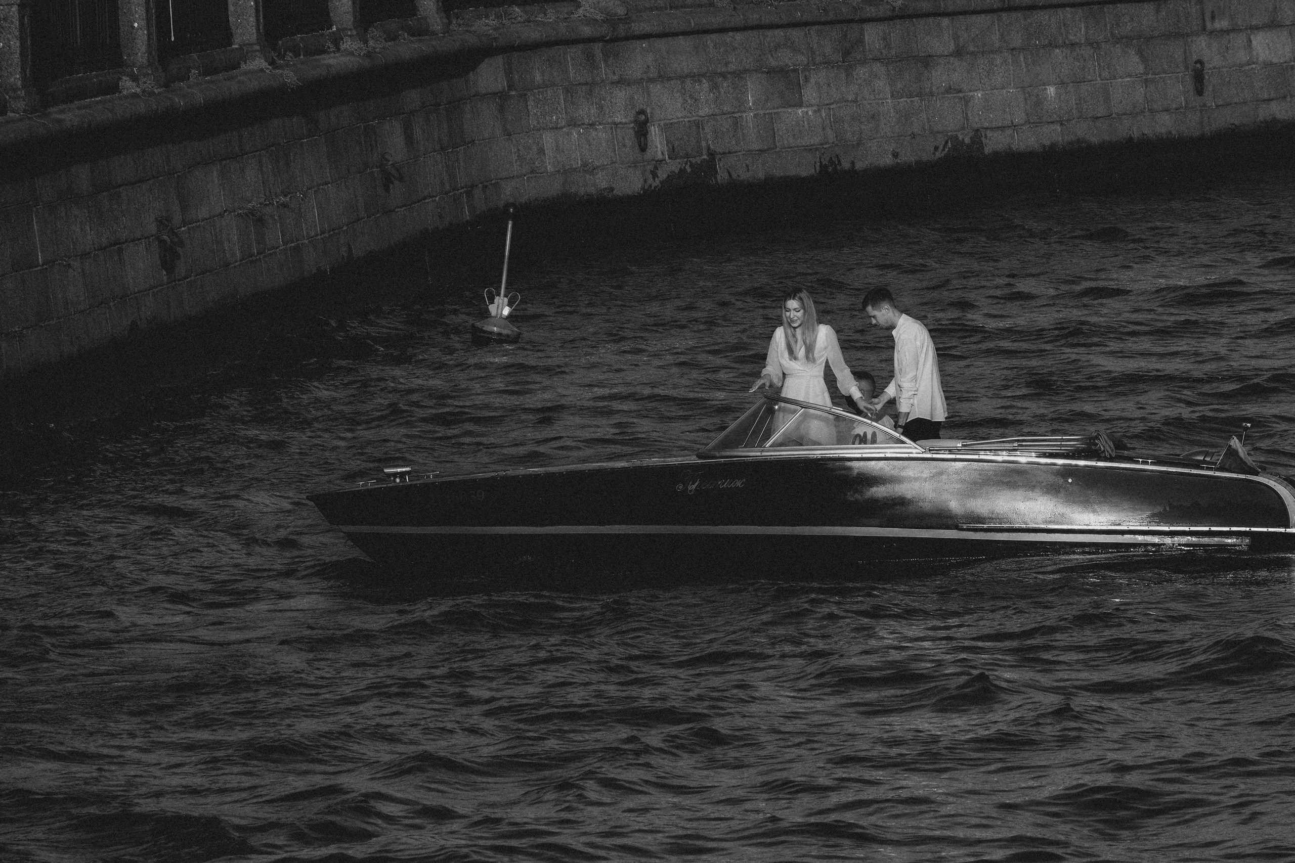 СВАДЕНБНАЯ СЬЕМКА НА КАТЕРЕ ПО КАНАЛАМ САНКТ-ПЕТЕРБУРГА И В АКВАТОРИИ НЕВЫ. Профессиональный фотограф, Санкт-Петербург — Виктория Богомолова