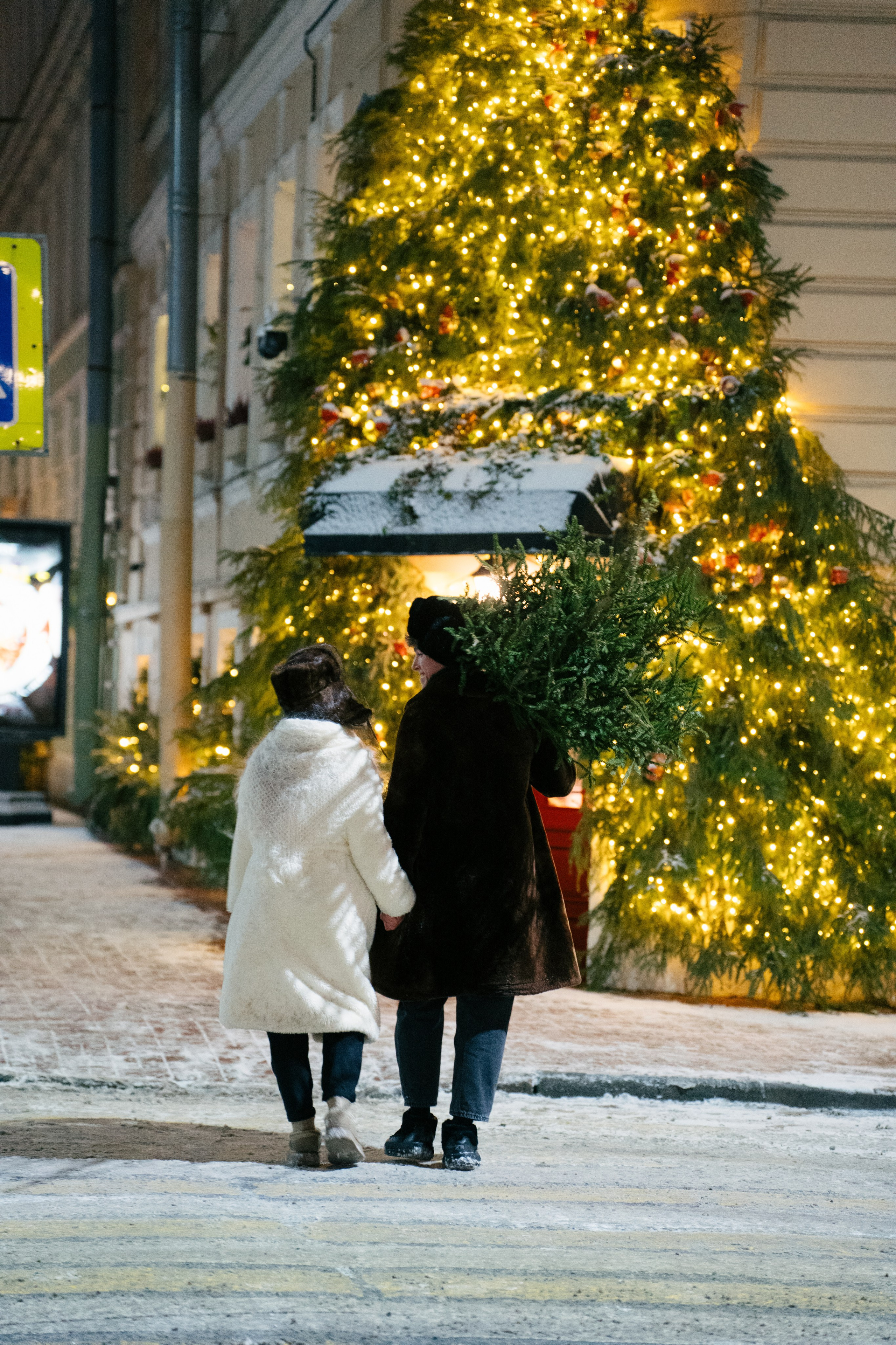 НОВОГОДНЯЯ ПРОГУЛКА ПАРЫ ПО ЧЕРНЫШЕВСКОЙ ПЕРЕД НОВЫМ ГОДОМ. Профессиональный фотограф, Санкт-Петербург — Виктория Богомолова