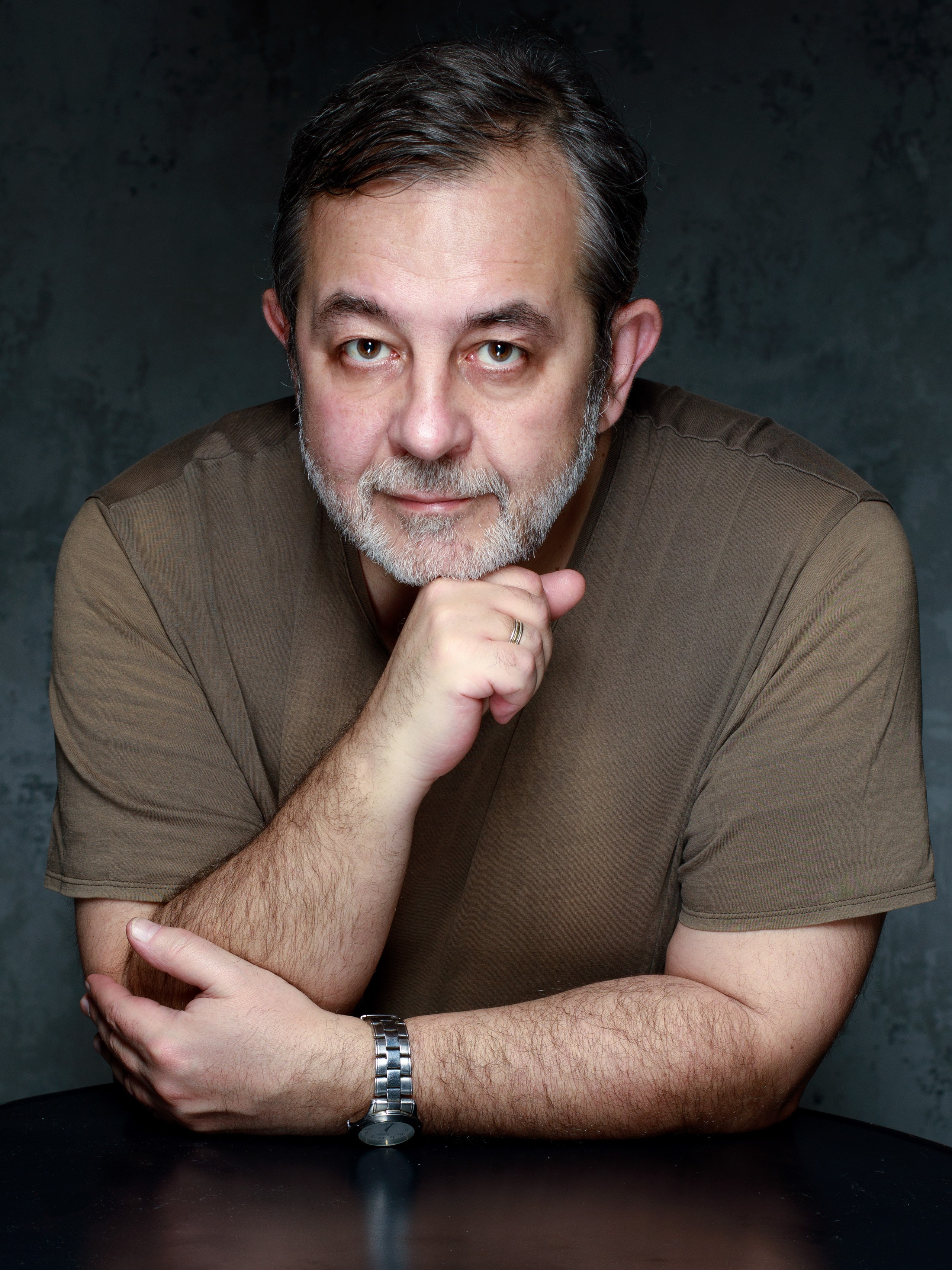 Мужские фотосессии в студии и на улице: художественные, для соцсетей, аватаров, сайтов знакомств. Фотограф Полина Завельская