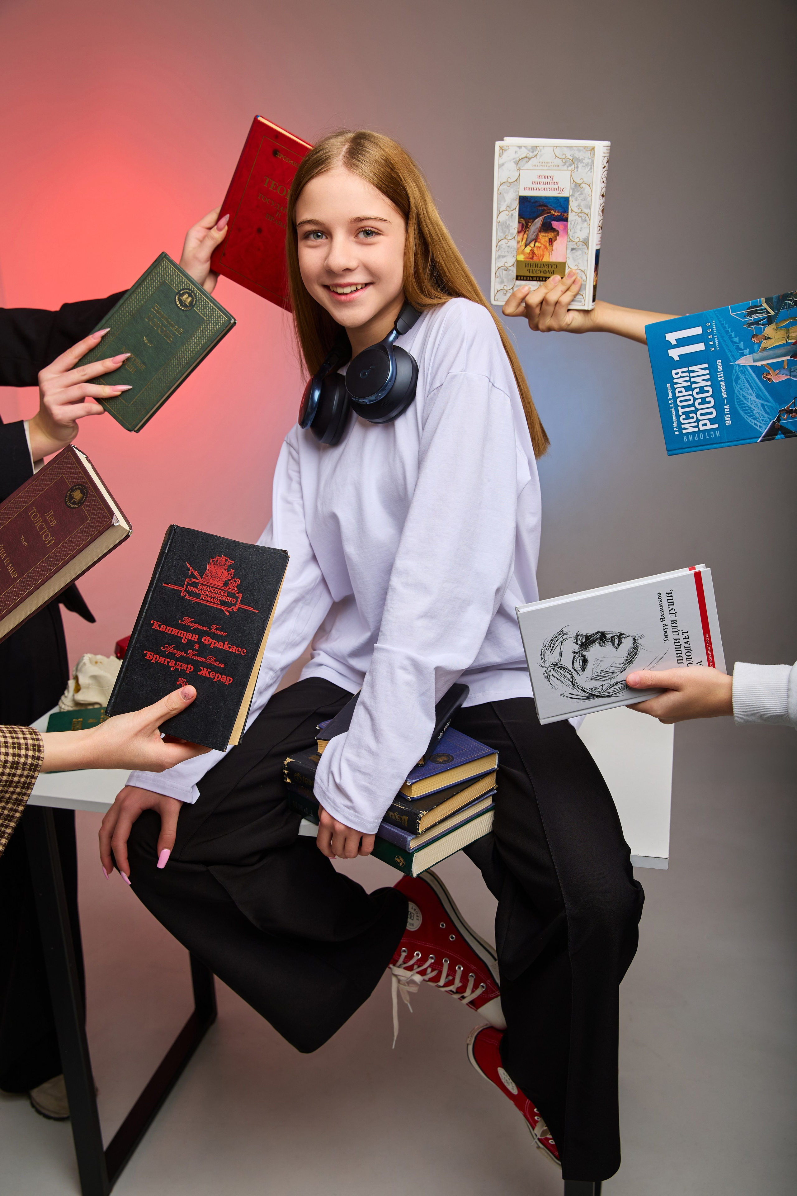 Выпускные альбомы для младших классов в Красноярске от AlbomKras 📚👶. AlbomKras -выпускные альбомы Красноярска с авторским дизайном и качественной фотосъемкой! ⭐⭐⭐⭐⭐ 5.0