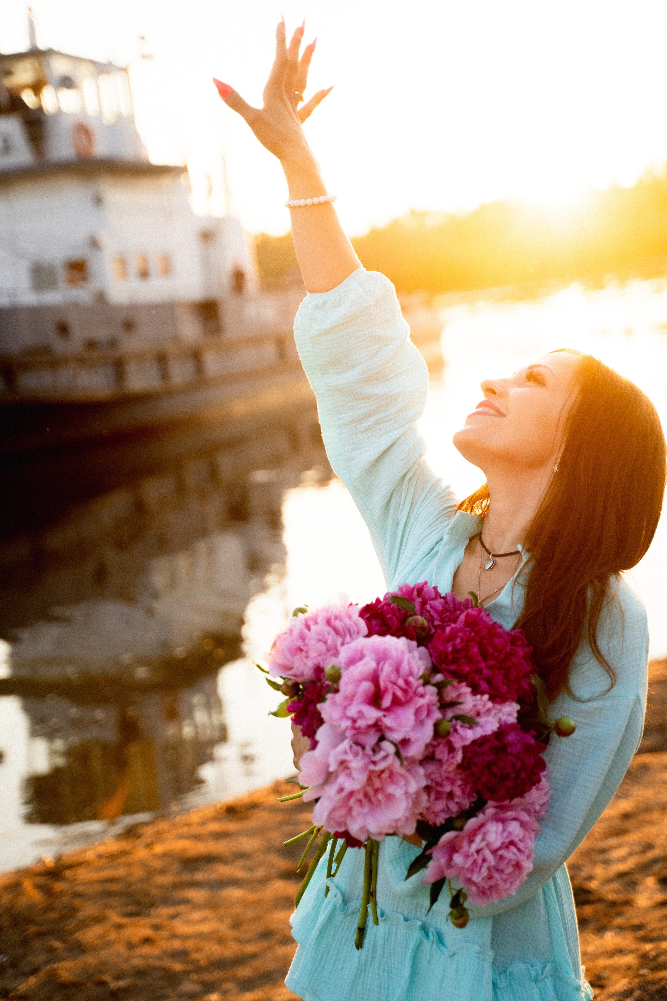 Девушки на берегу