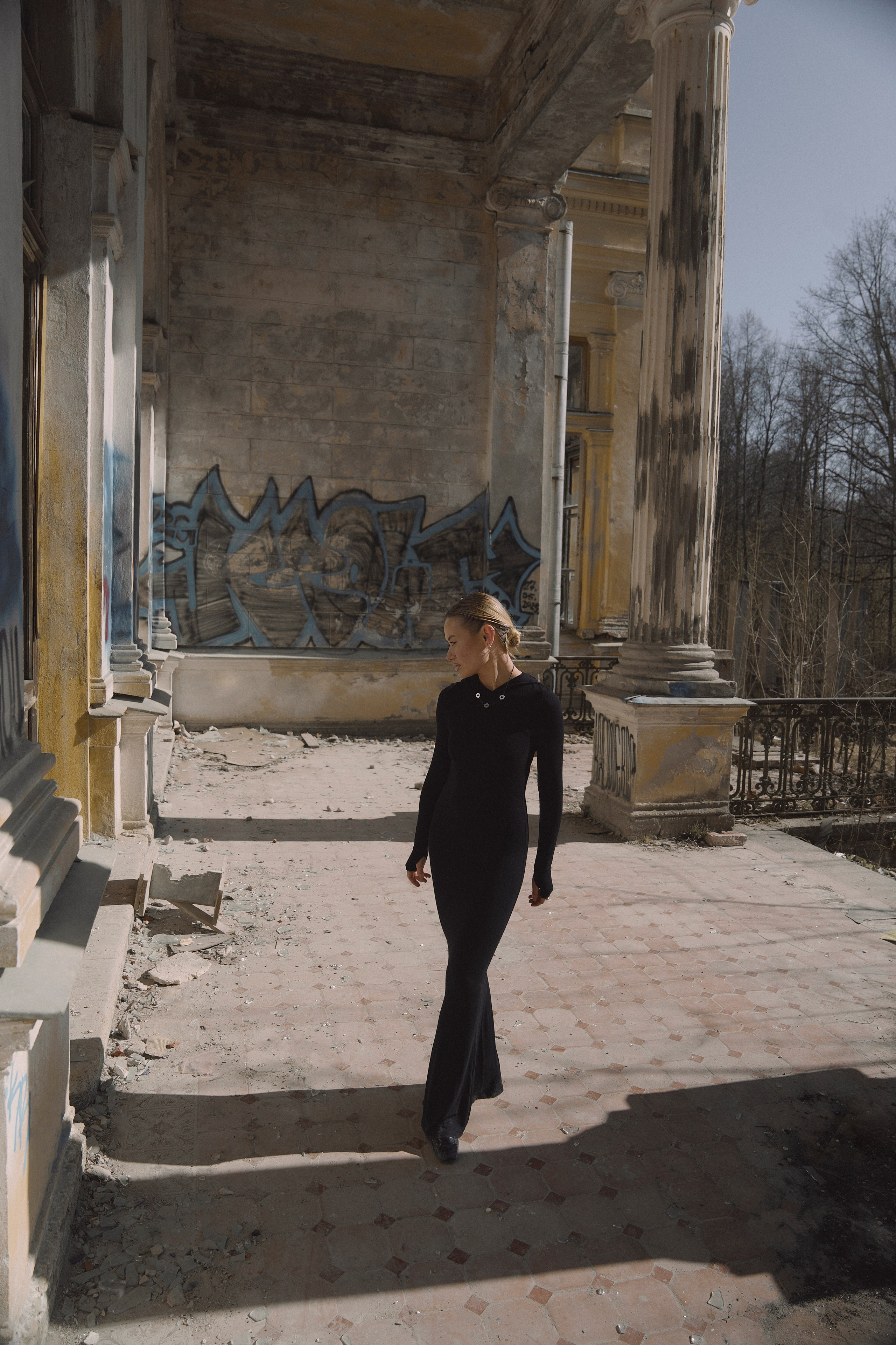 Агния в заброшенном дворце. Фотограф в Санкт-Петербурге Юлия Магдич